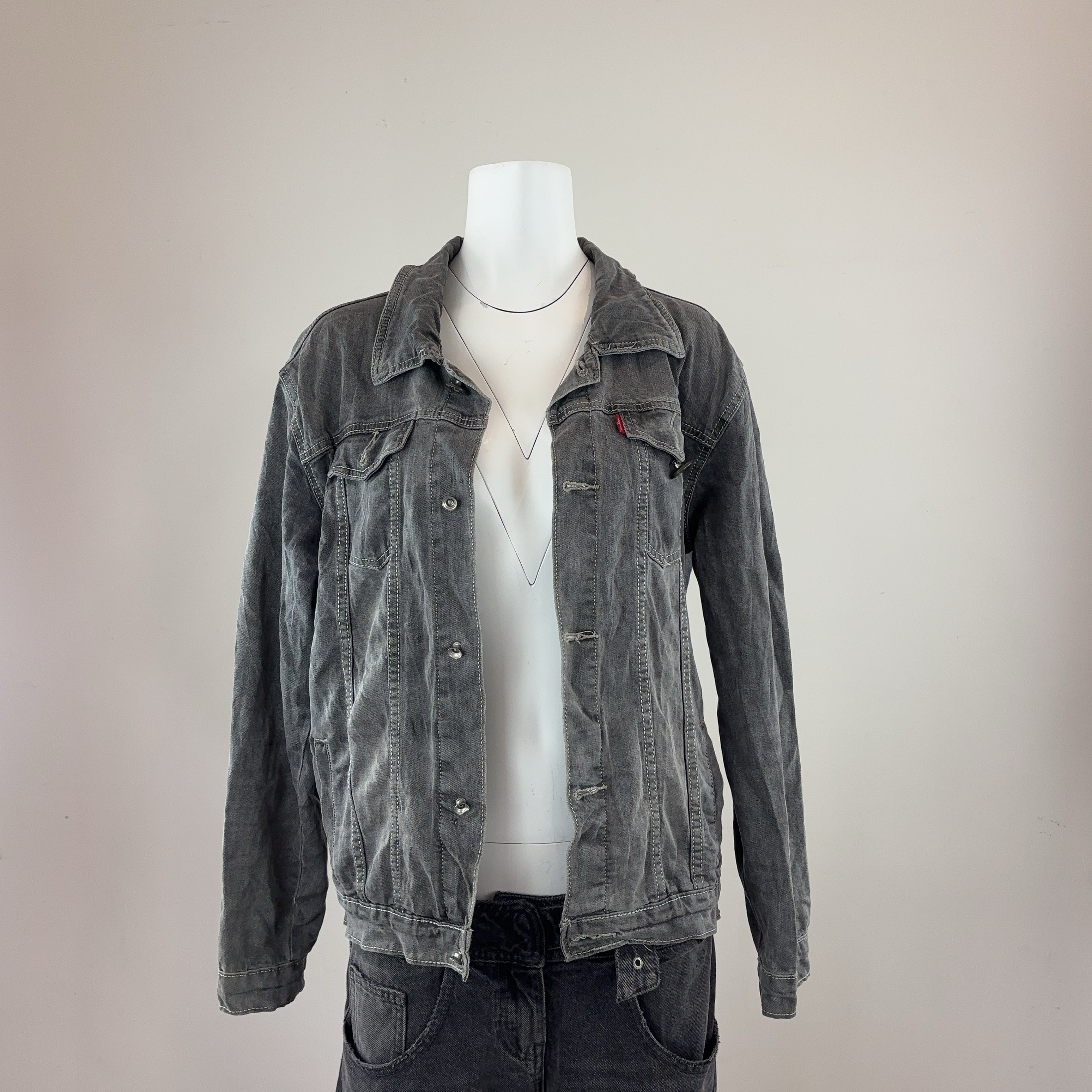 LEVI'S DENIM JACKET - LARGE
