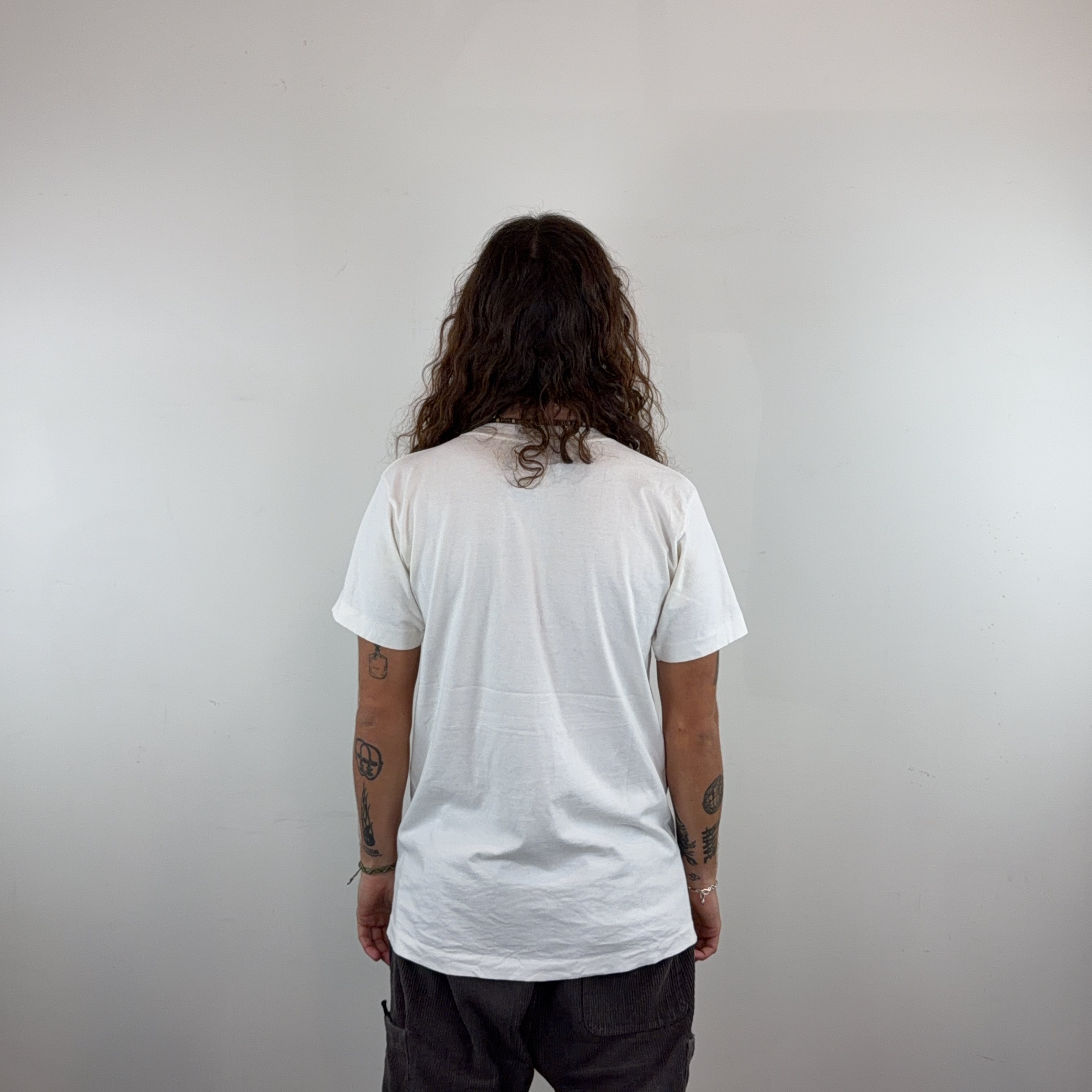 GRAPHIC VINTAGE TEE - MEDIUM