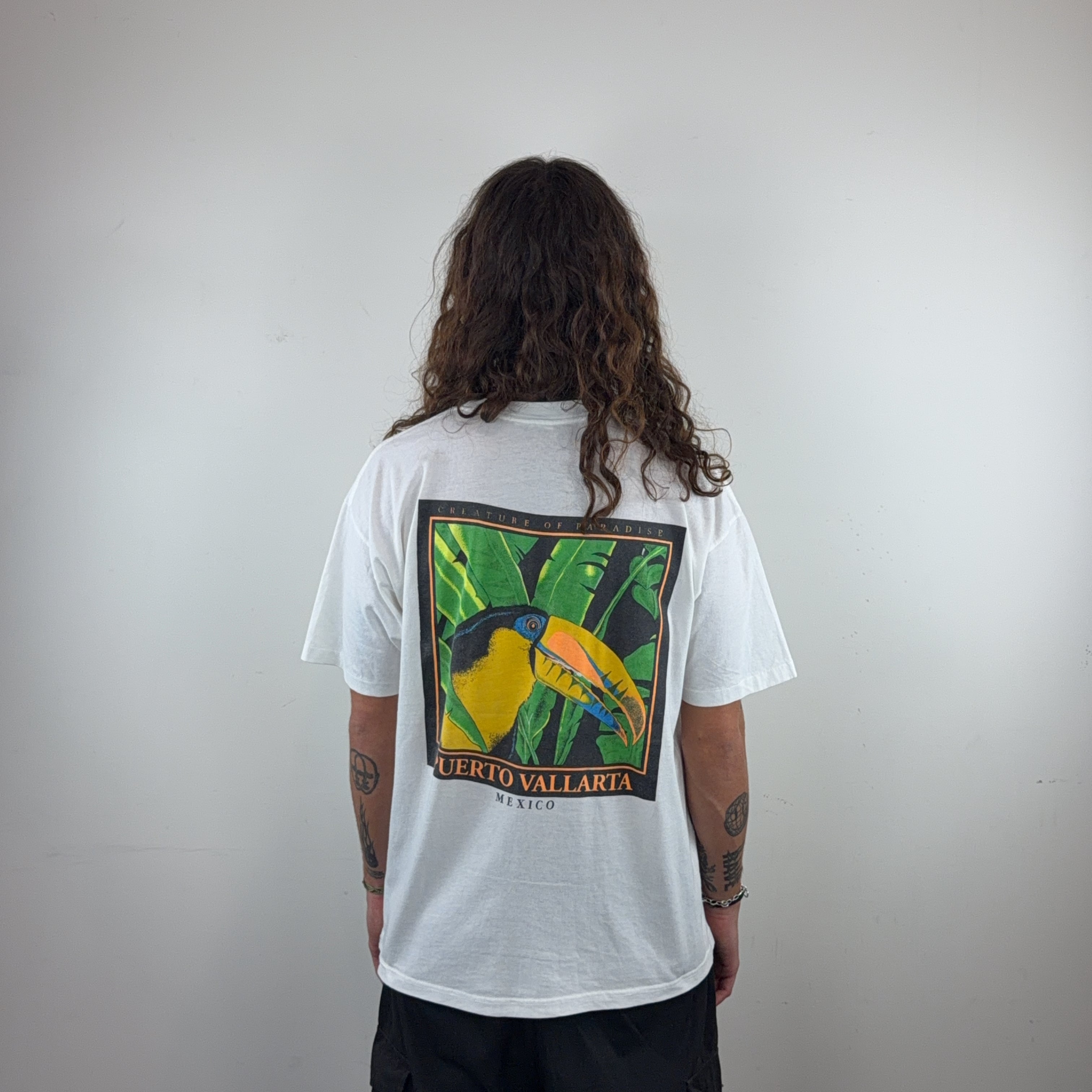 GRAPHIC WHITE TEE - MEDIUM