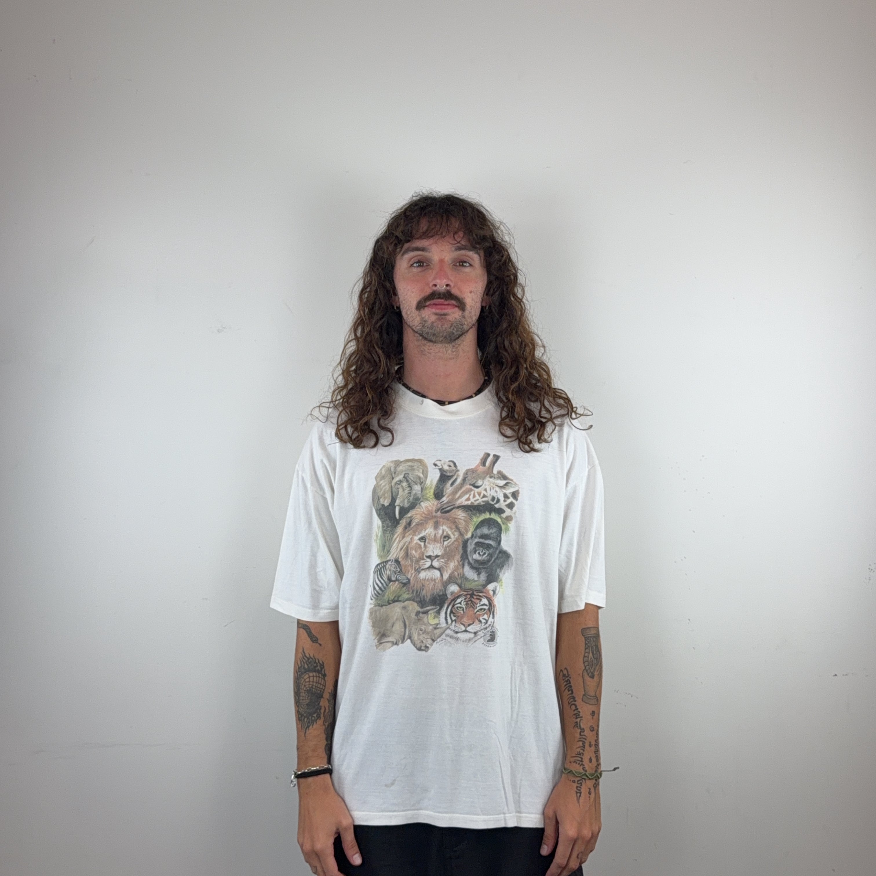 GRAPHIC WHITE TEE - LARGE
