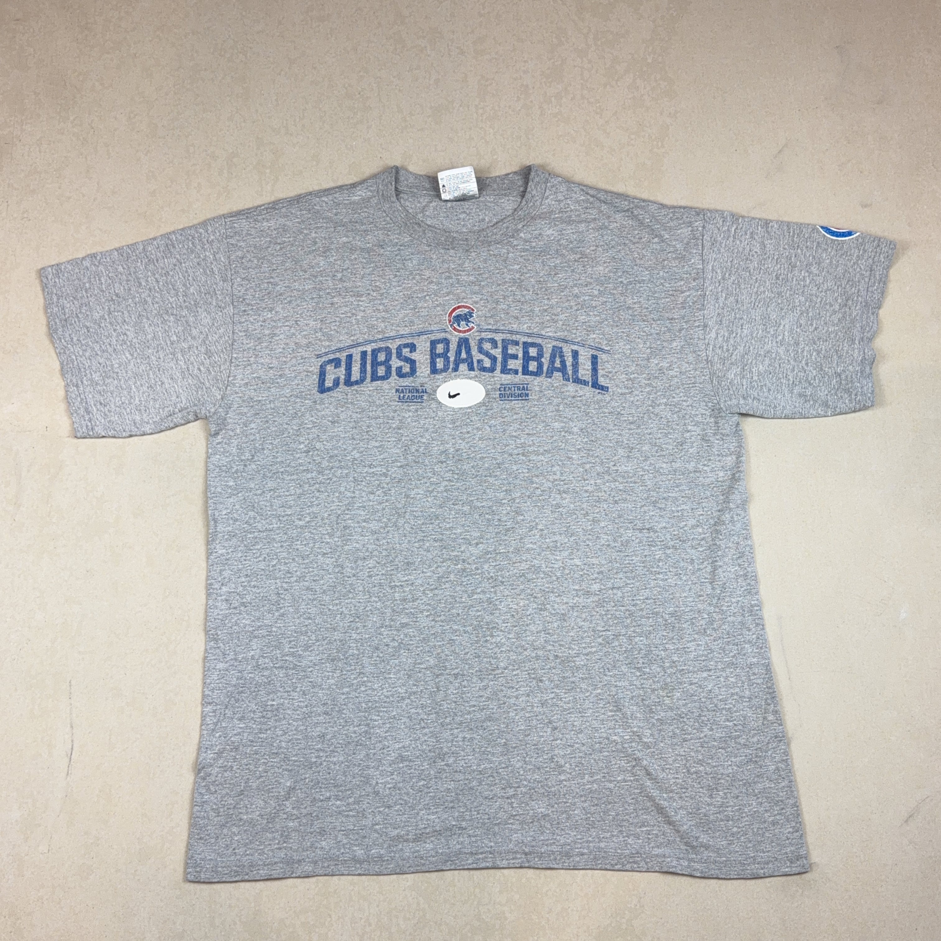 NIKE 'CUBS BASEBALL' GREY TEE - LARGE