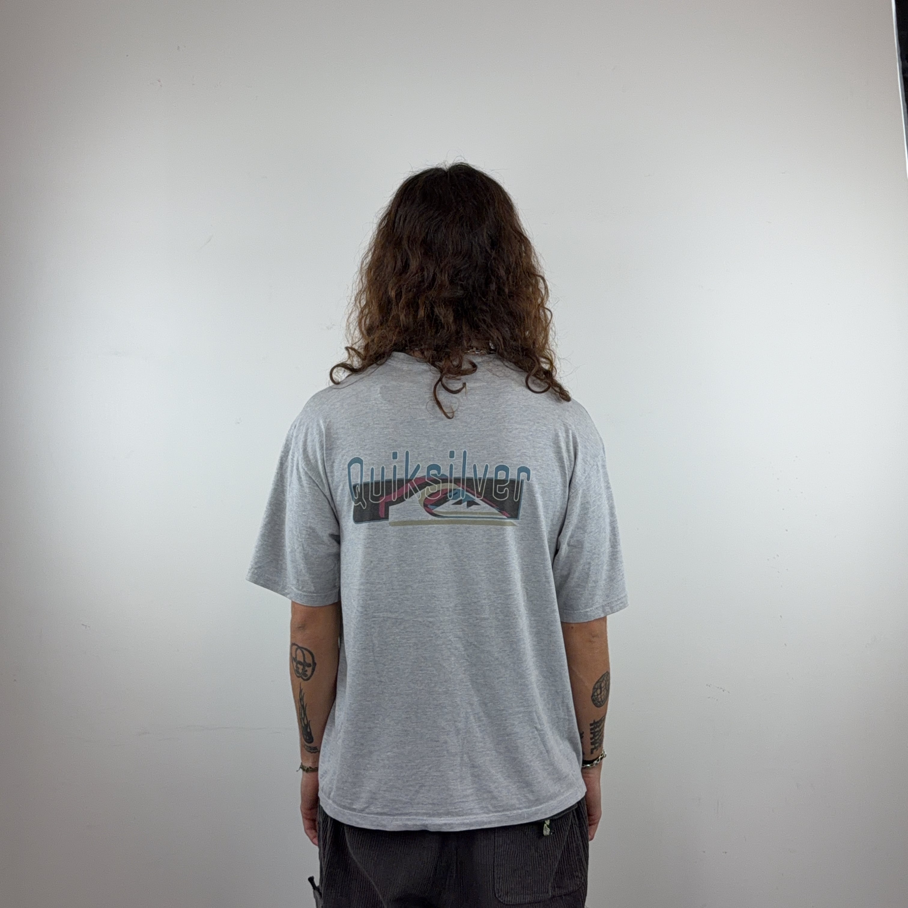 QUIKSILVER TEE - MEDIUM