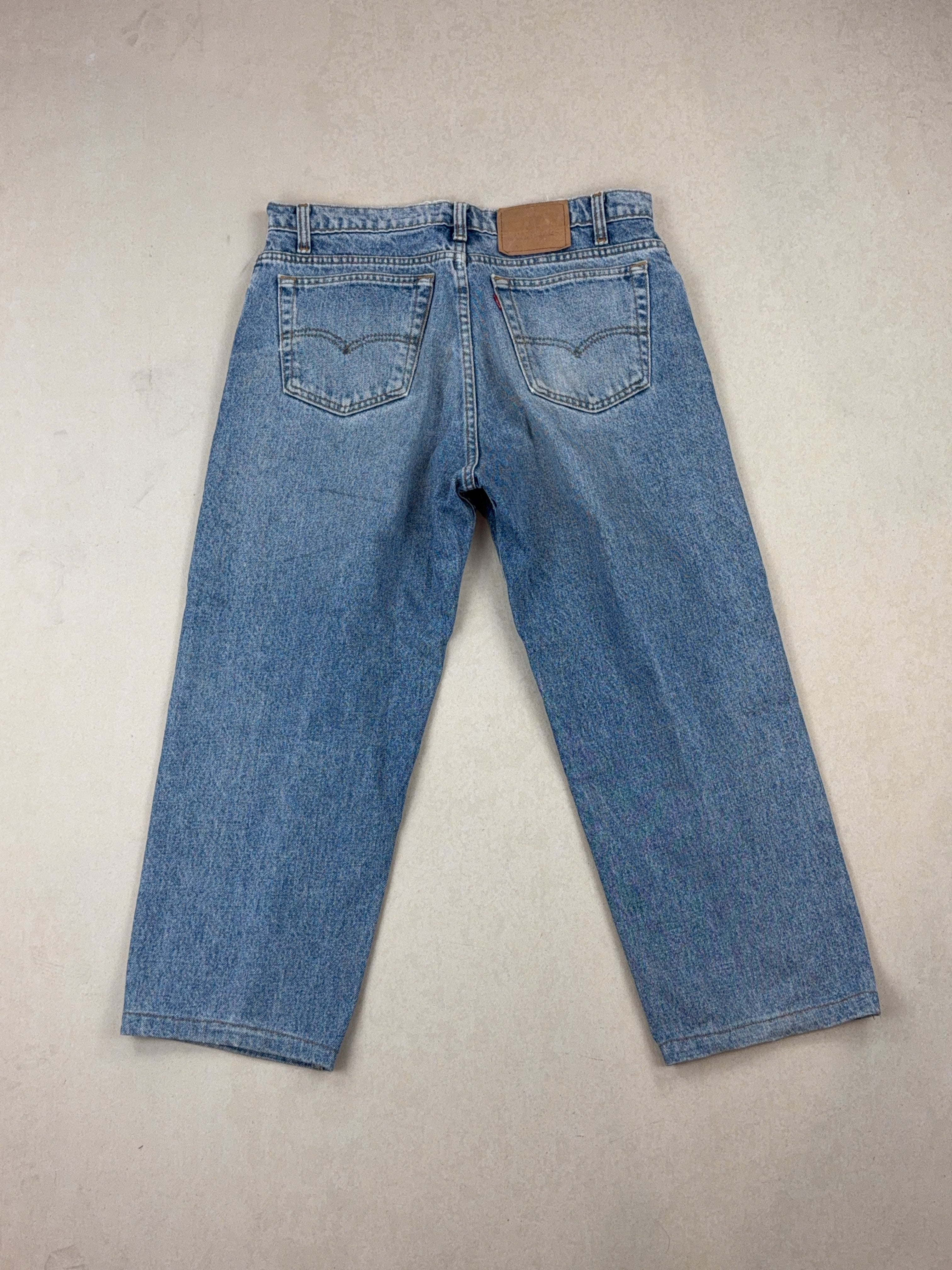 LEVI'S JEANS - MEDIUM
