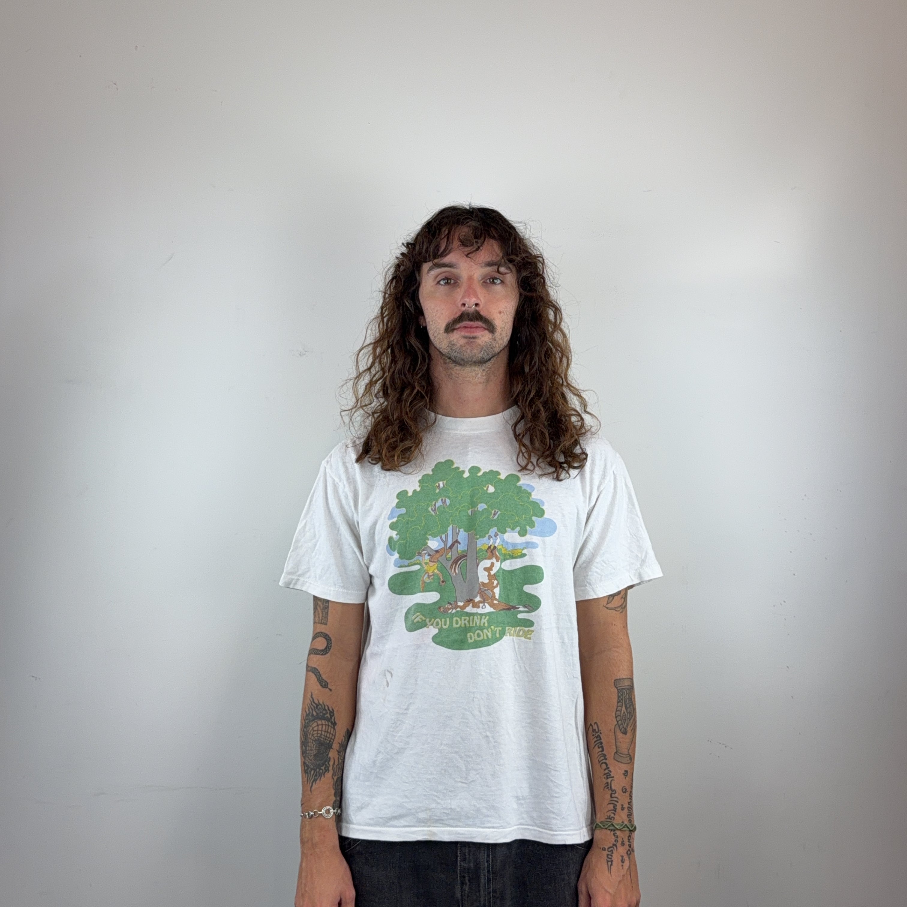 GRAPHIC WHITE TEE - MEDIUM