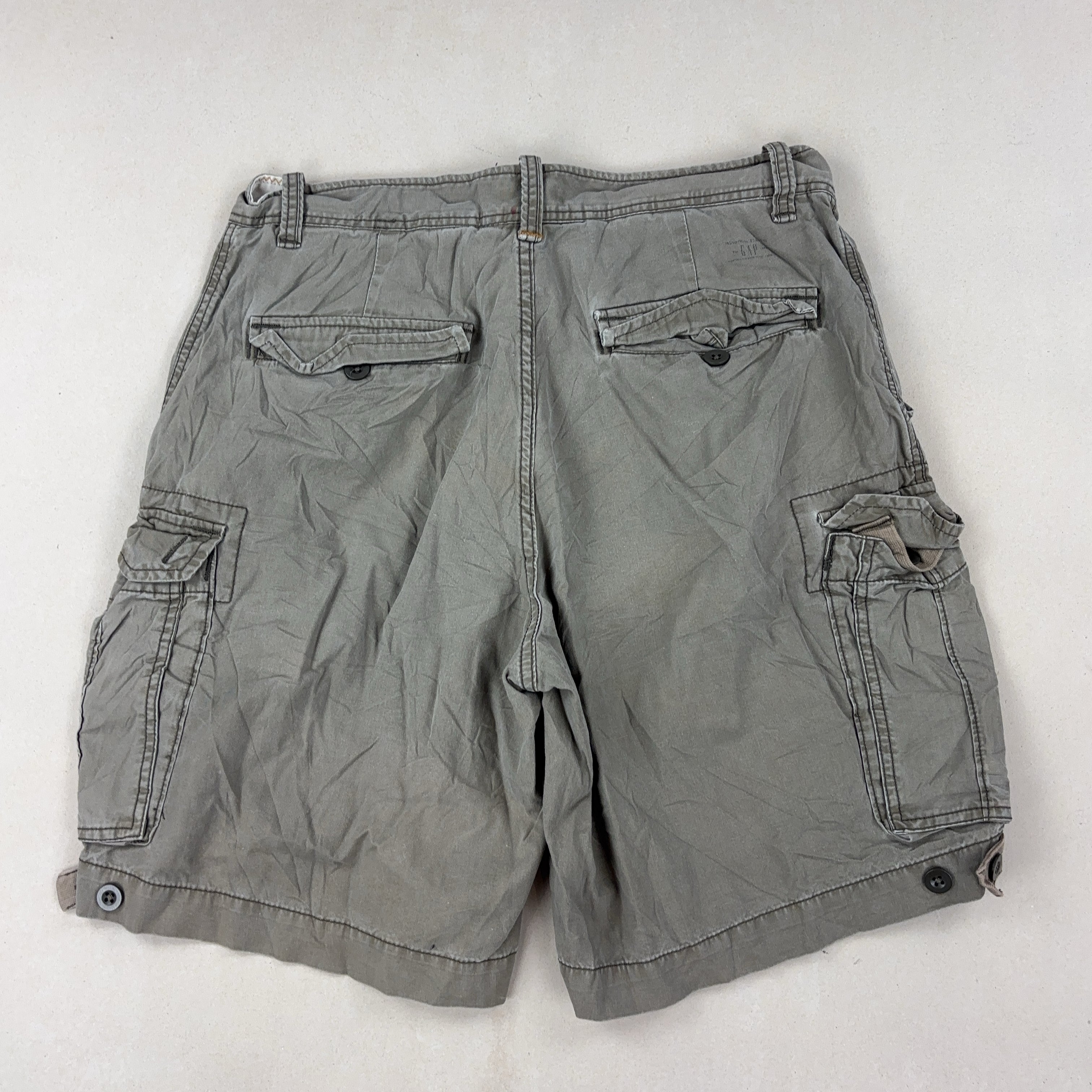 GAP SHORTS - LARGE