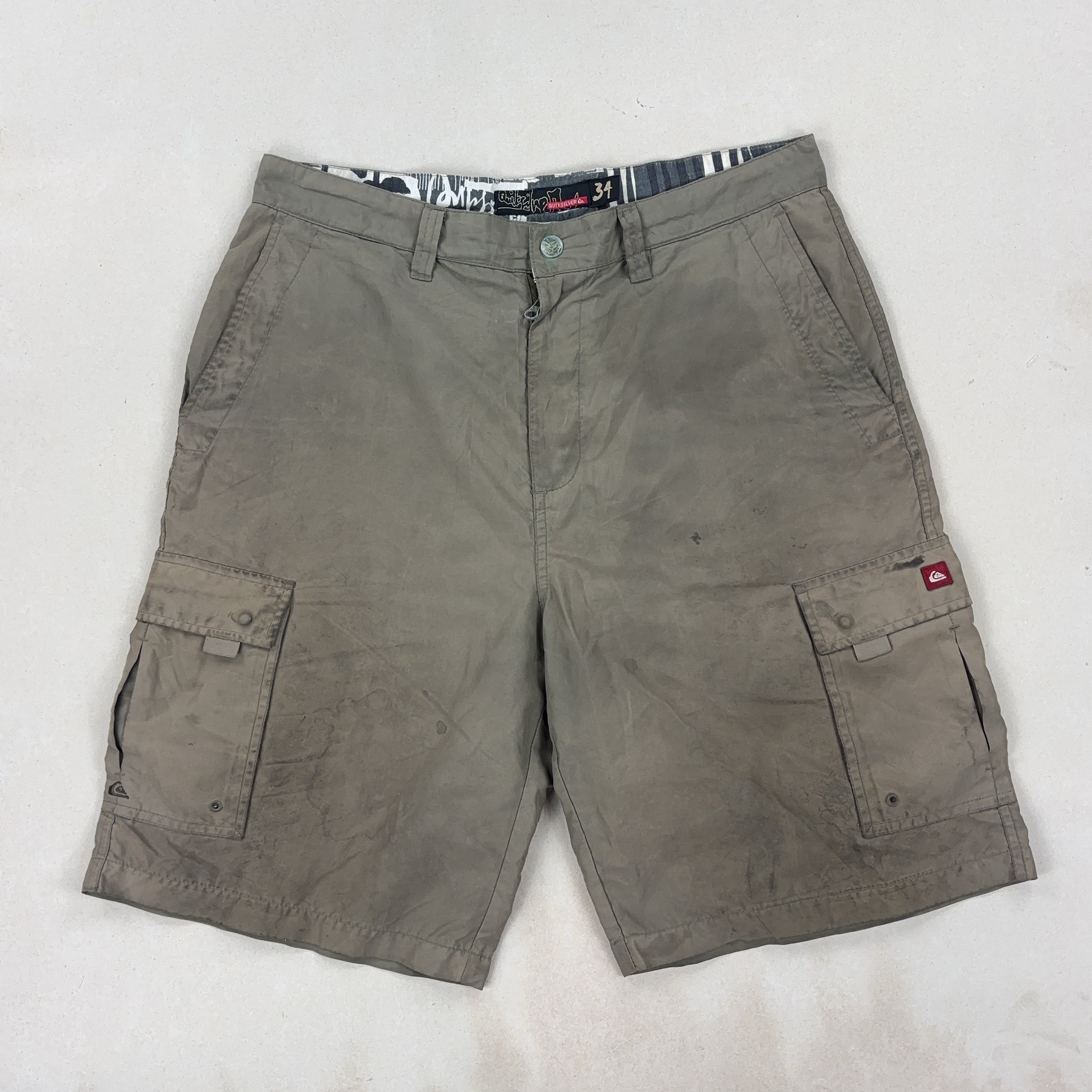 QUIKSILVER SHORTS - LARGE
