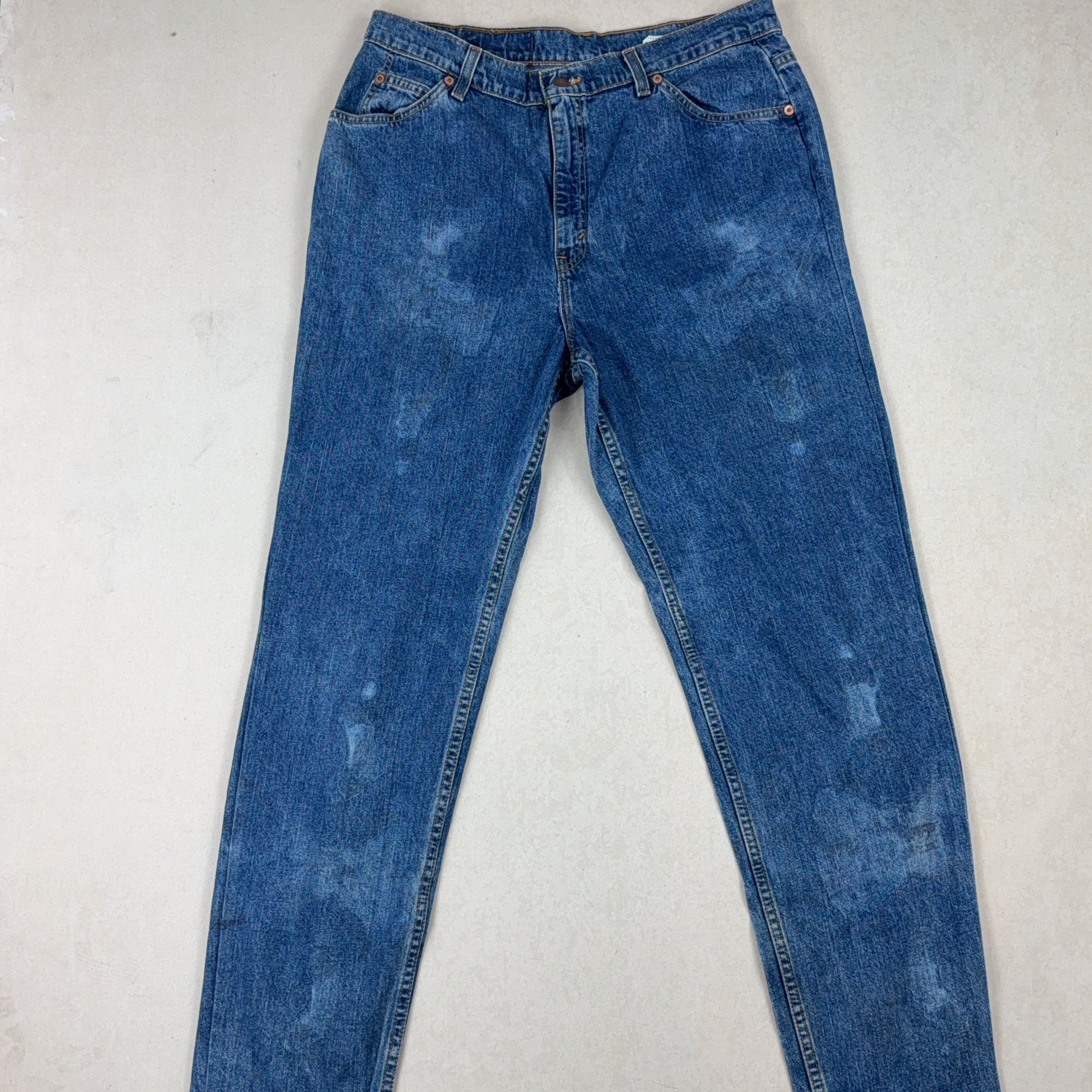LEVI'S JEANS - MEDIUM