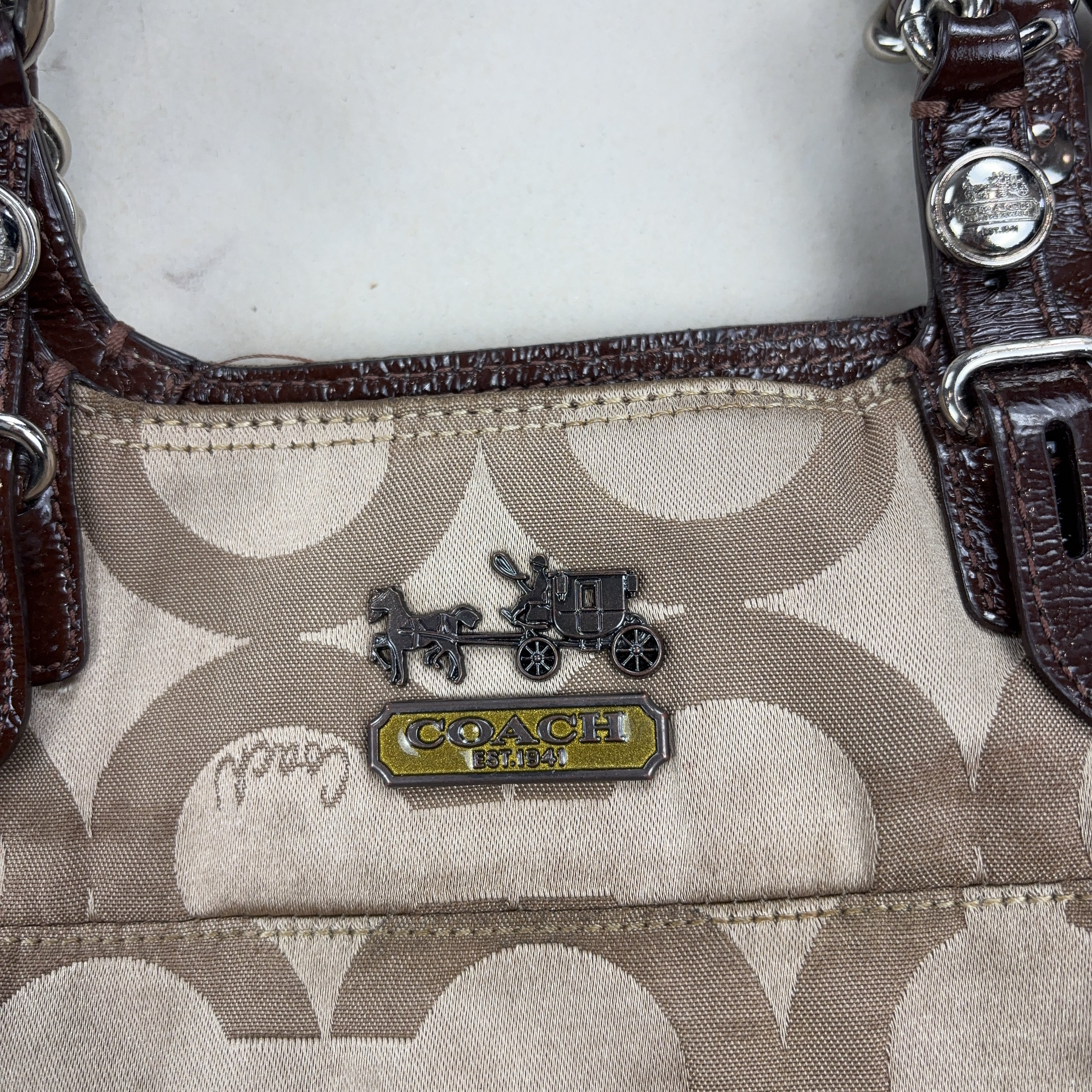 COACH HANDBAG - MEDIUM