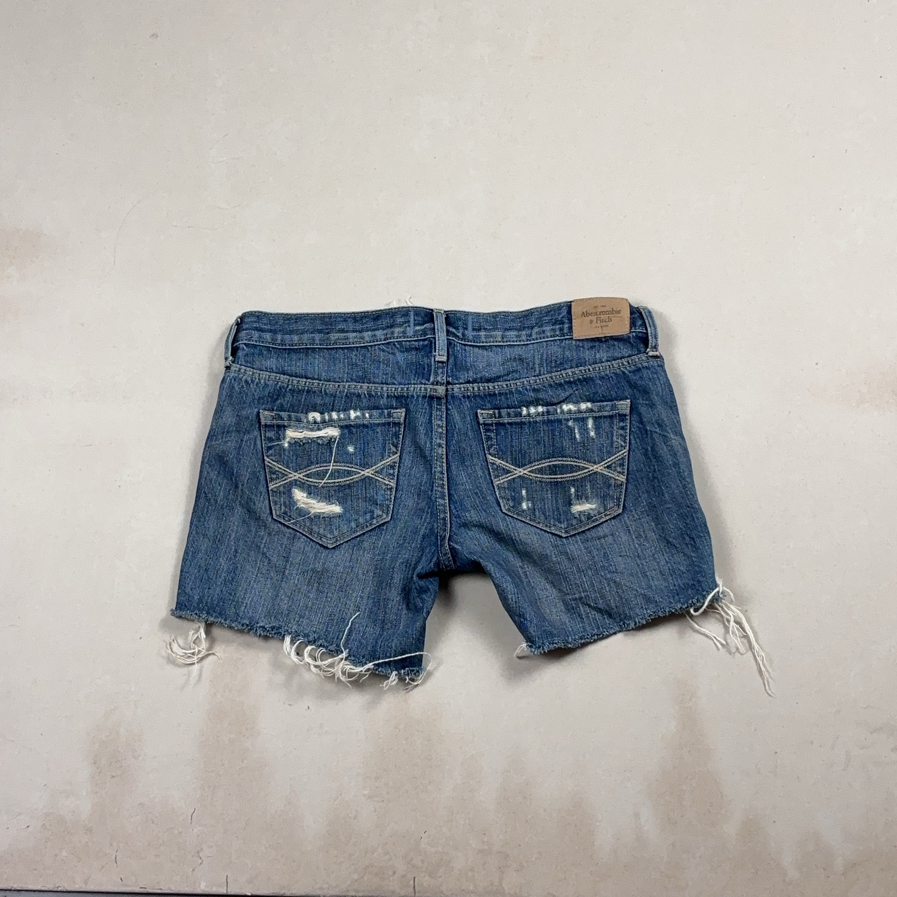ABERCROMBIE & FITCH SHORTS - MEDIUM