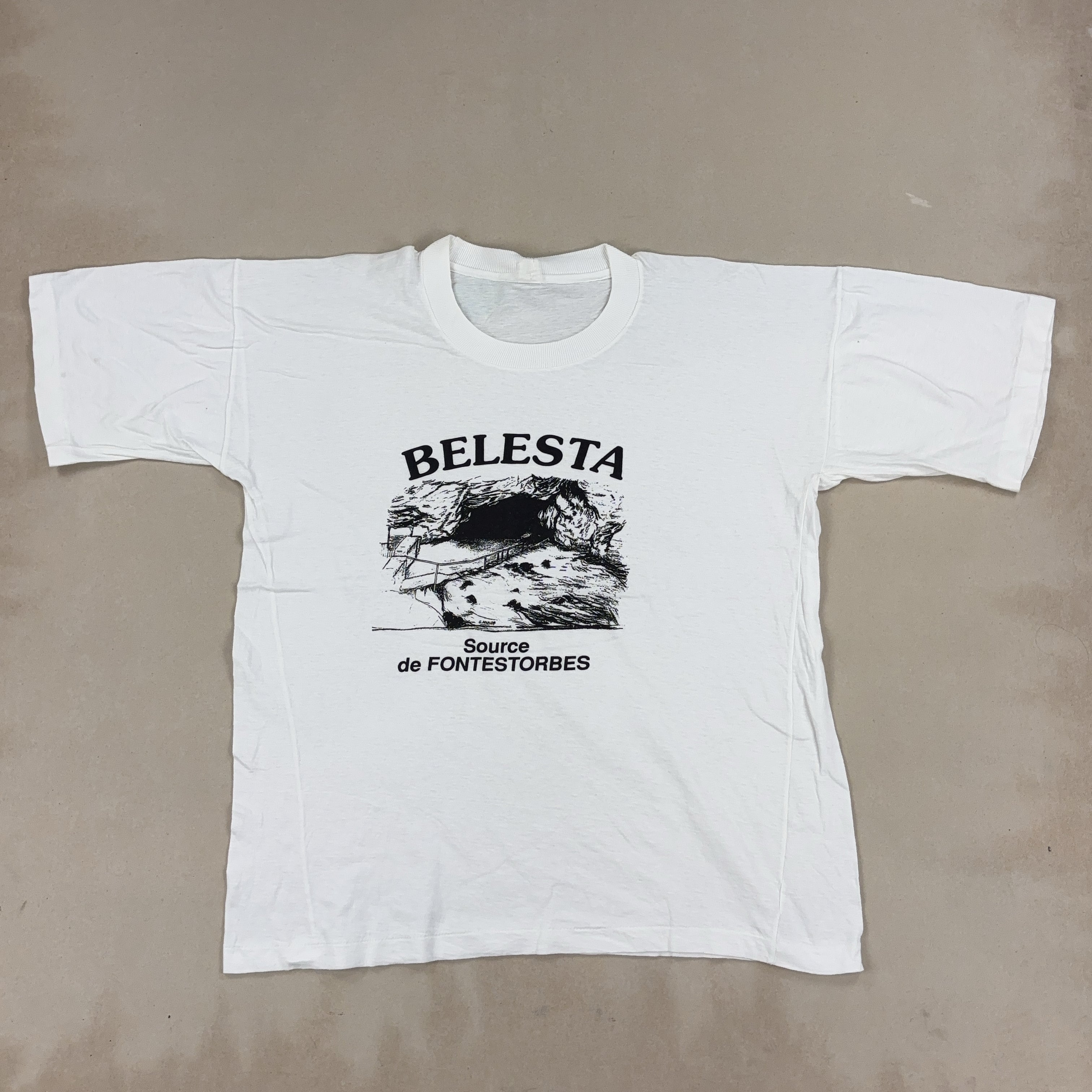 WHITE GRAPHIC TEE - MEDIUM