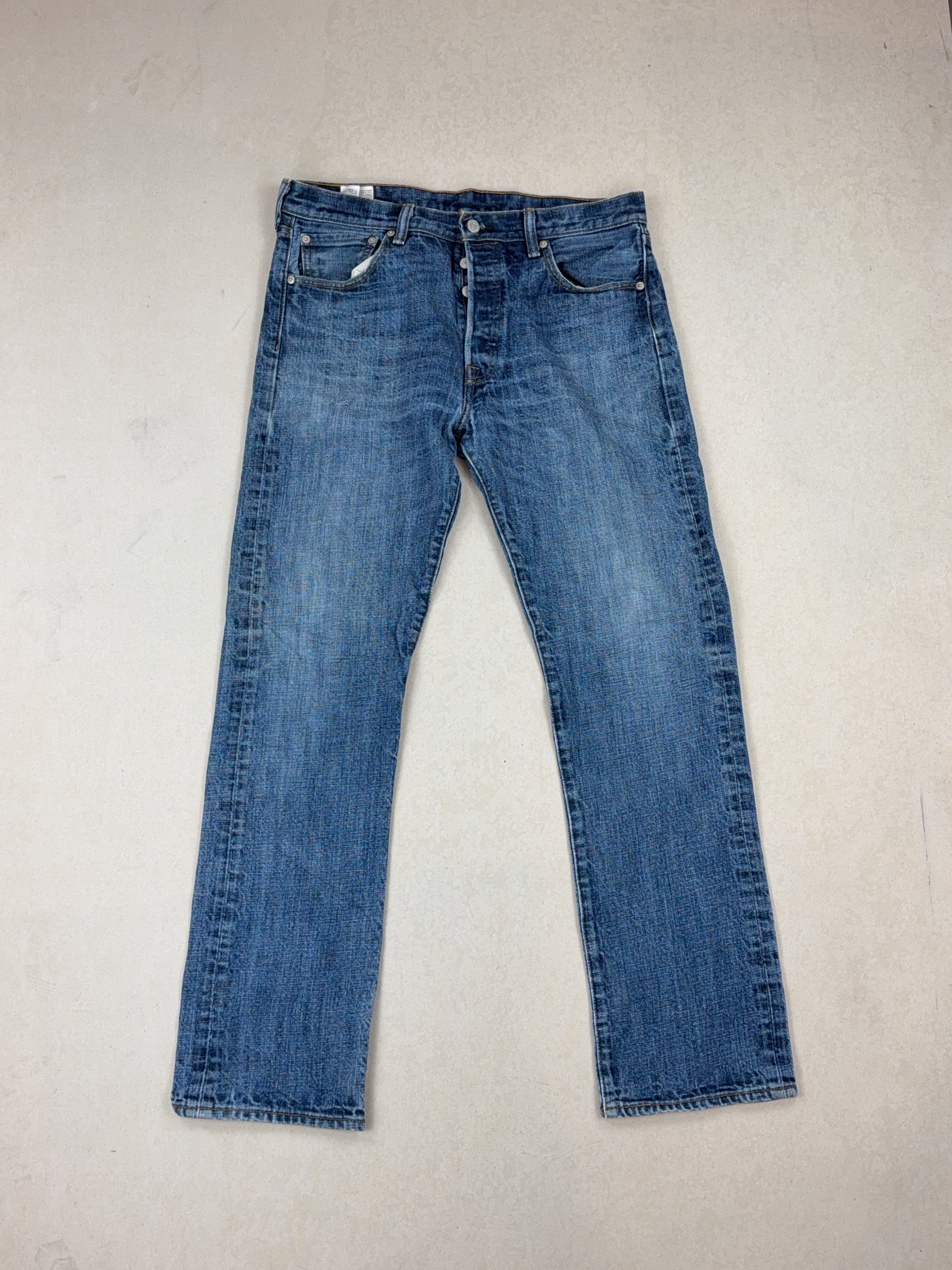 LEVI'S JEANS - MEDIUM