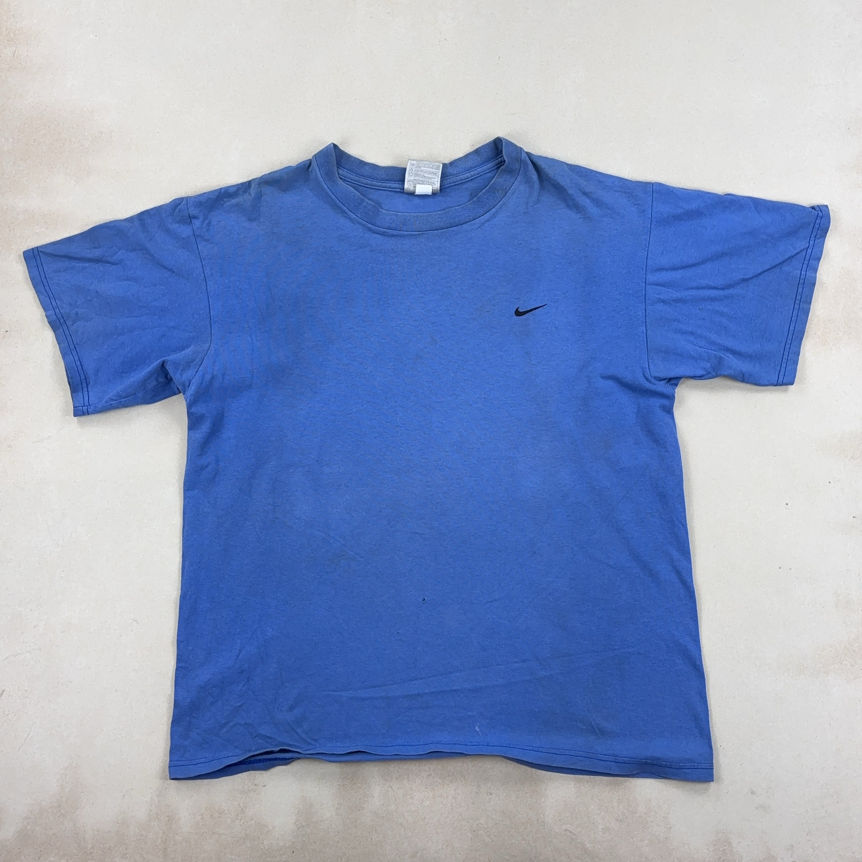 NIKE TEE - MEDIUM