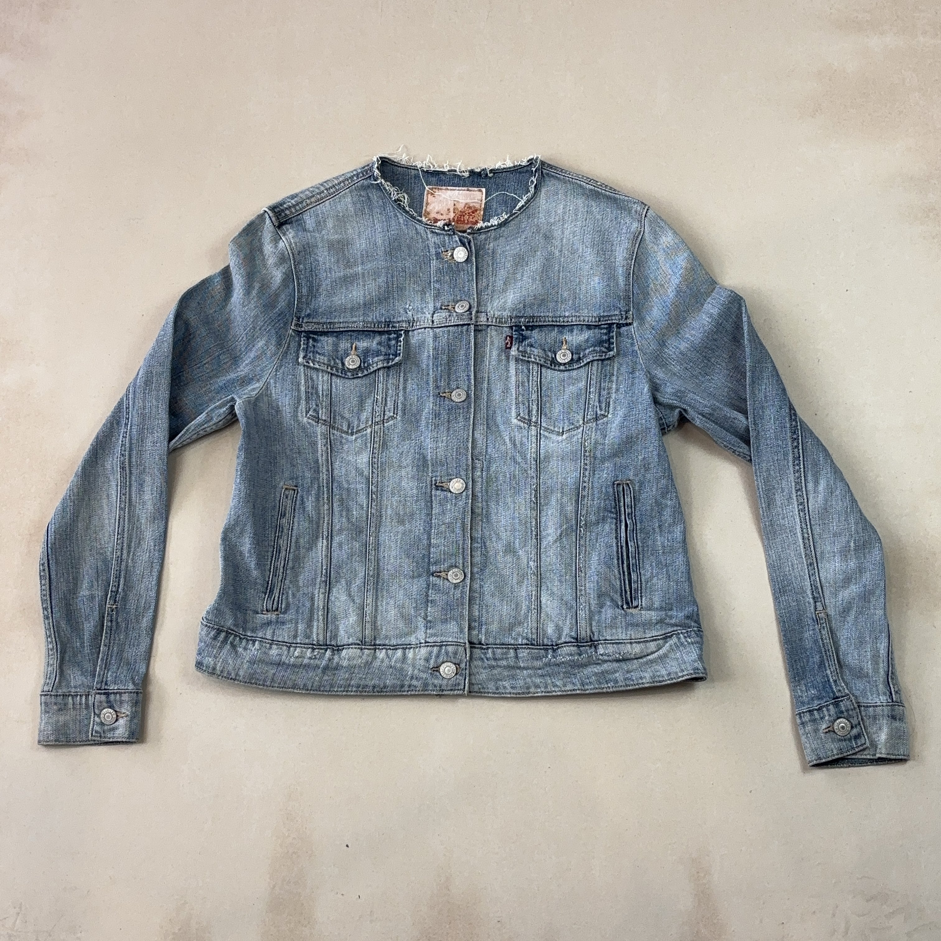 LEVIS DENIM JACKET - LARGE