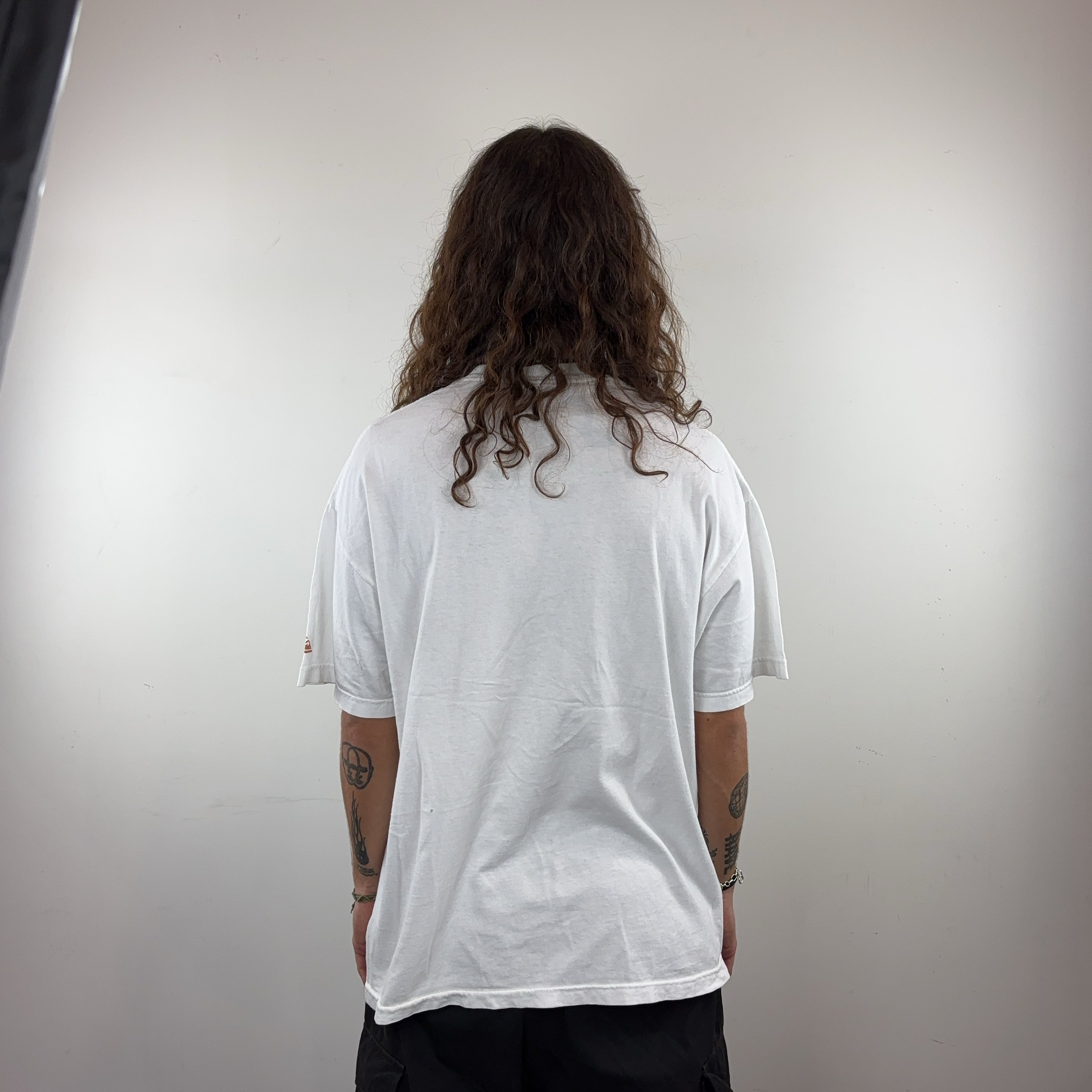QUICKSILVER WHITE TEE - LARGE