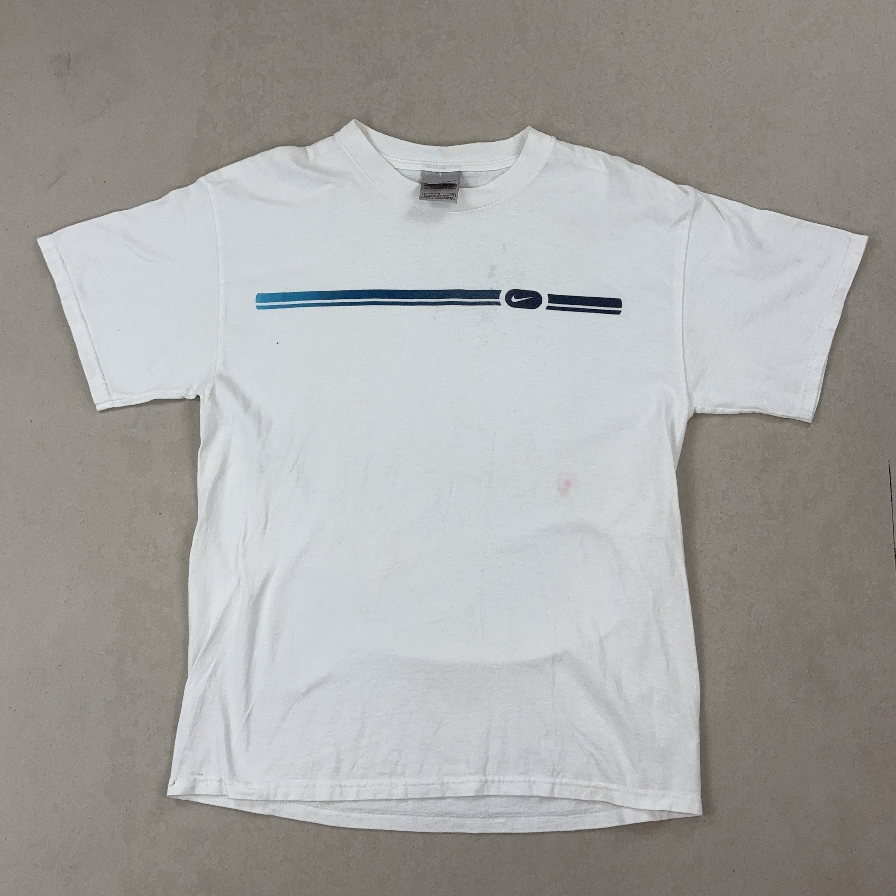 NIKE WHITE TEE - MEDIUM