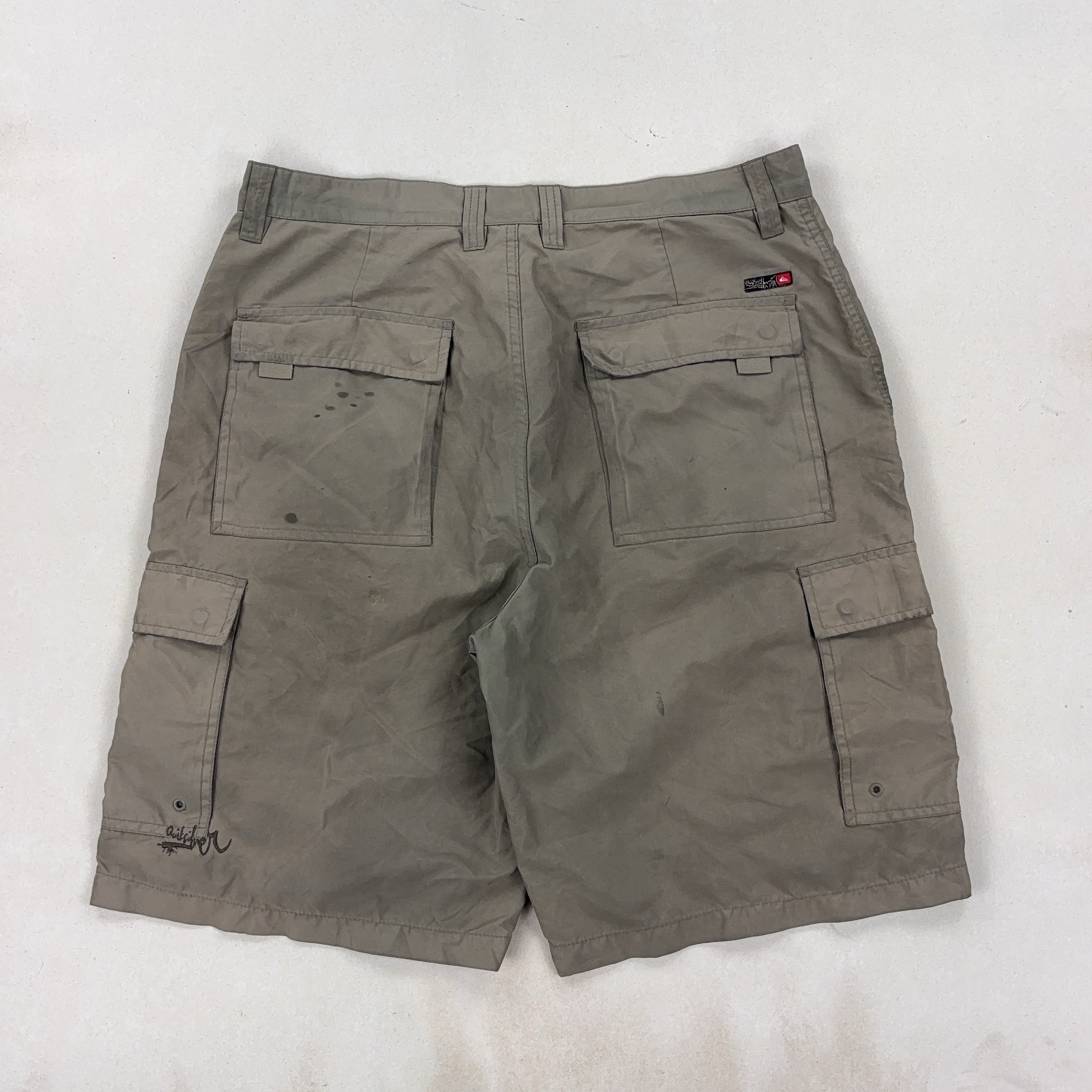 QUIKSILVER SHORTS - LARGE