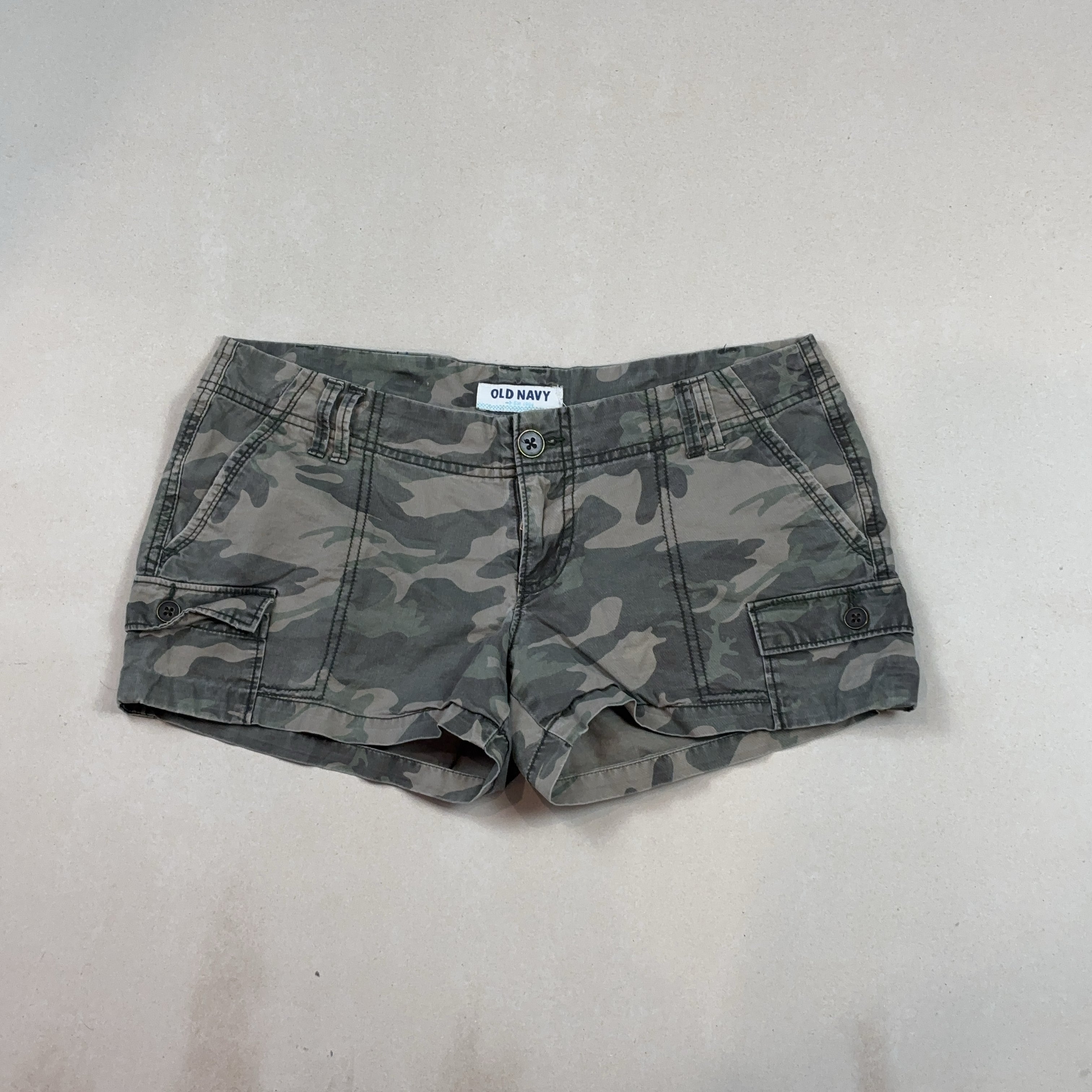 OLD NAVY SHORTS - SMALL