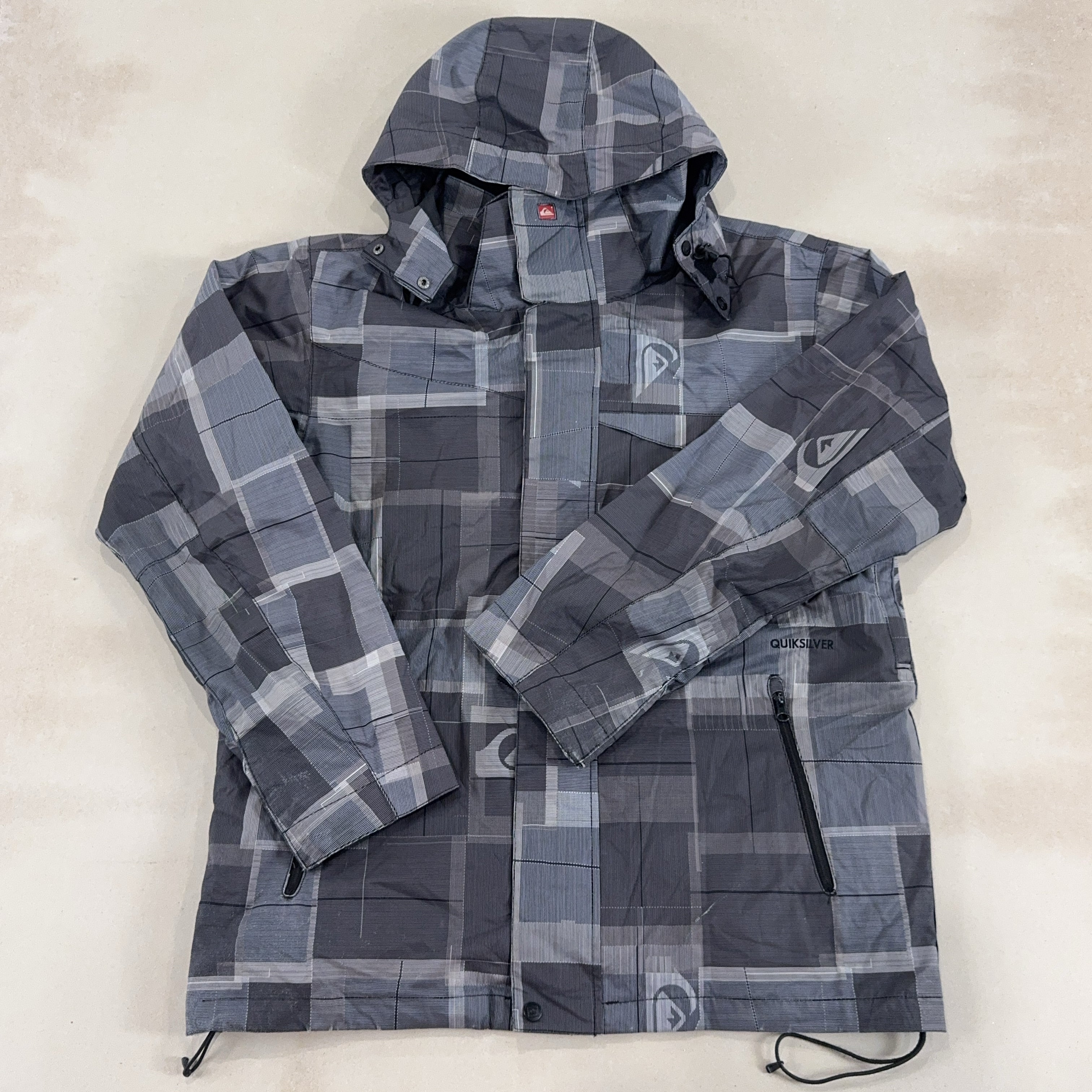 QUIKSILVER CHECKERED JACKET - X LARGE
