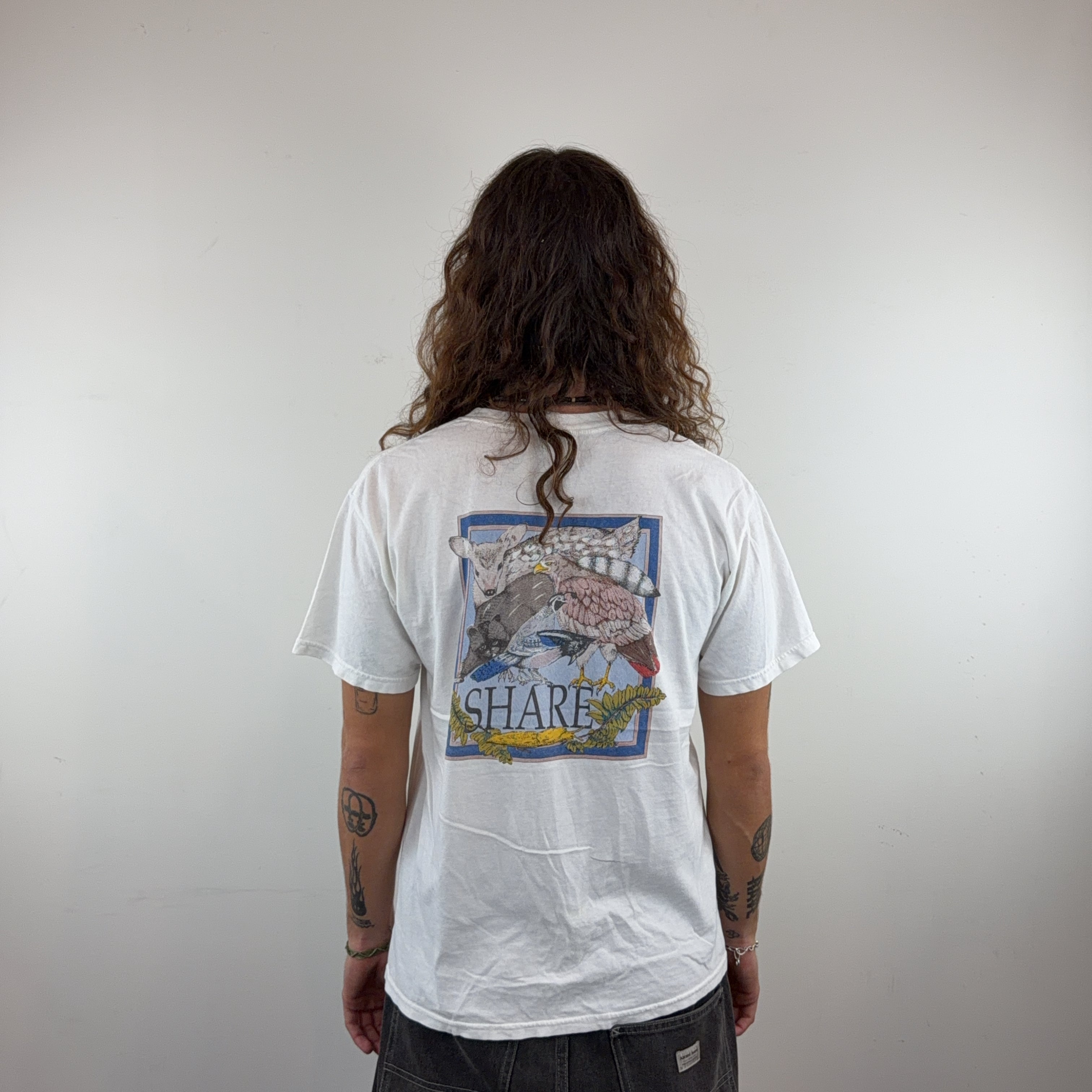 GRAPHIC WHITE TEE - MEDIUM