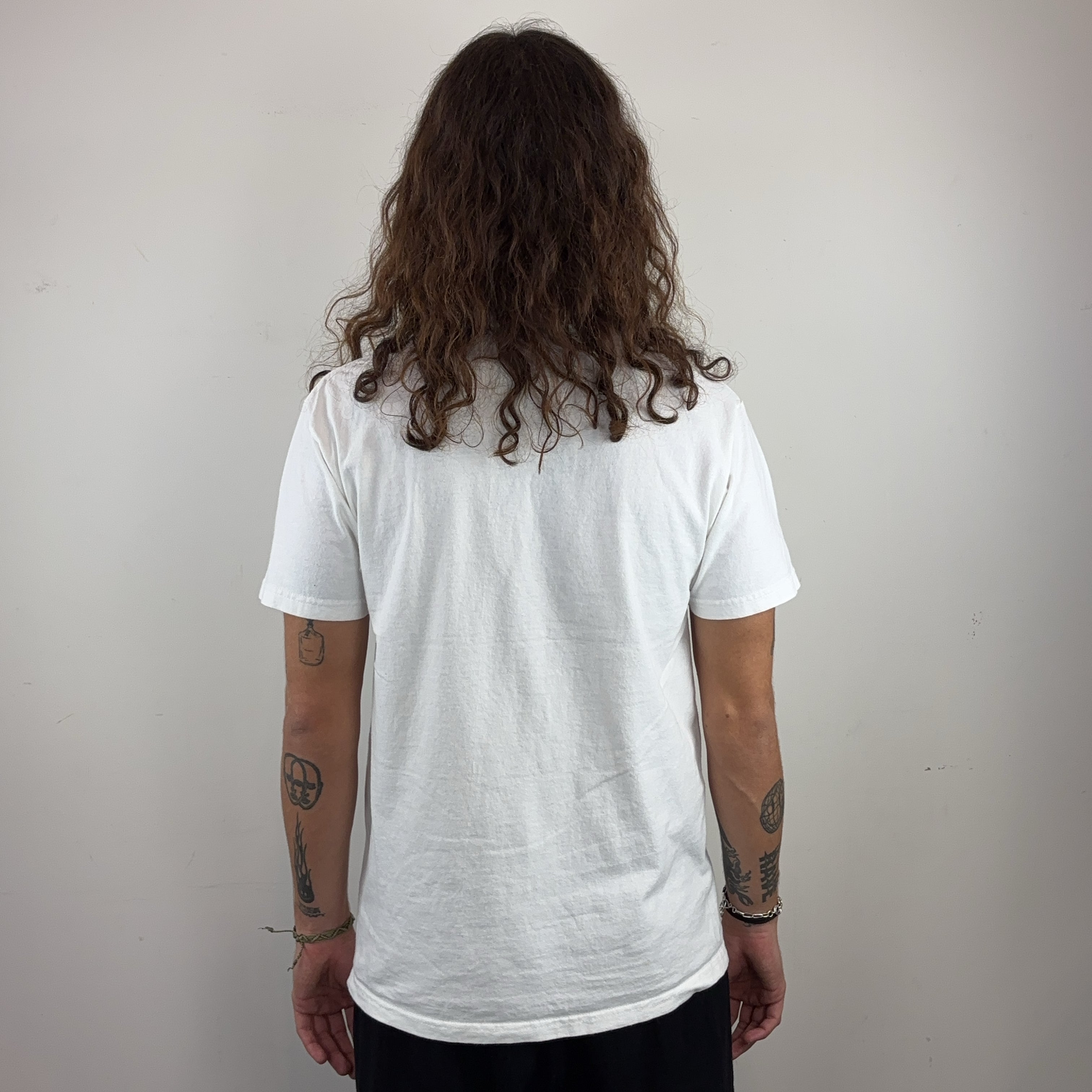 GRAPHIC WHITE TEE - MEDIUM