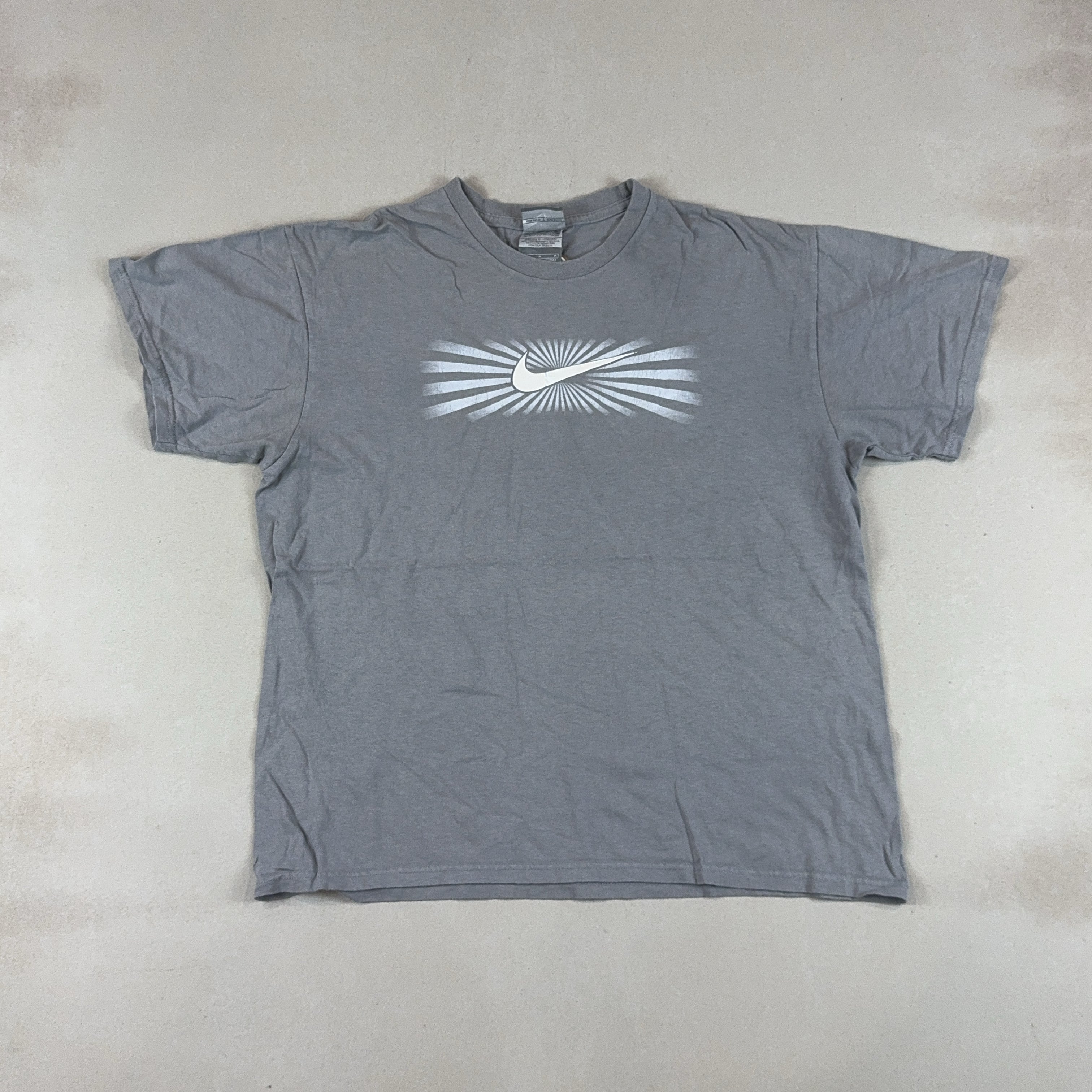 NIKE TEE - MEDIUM