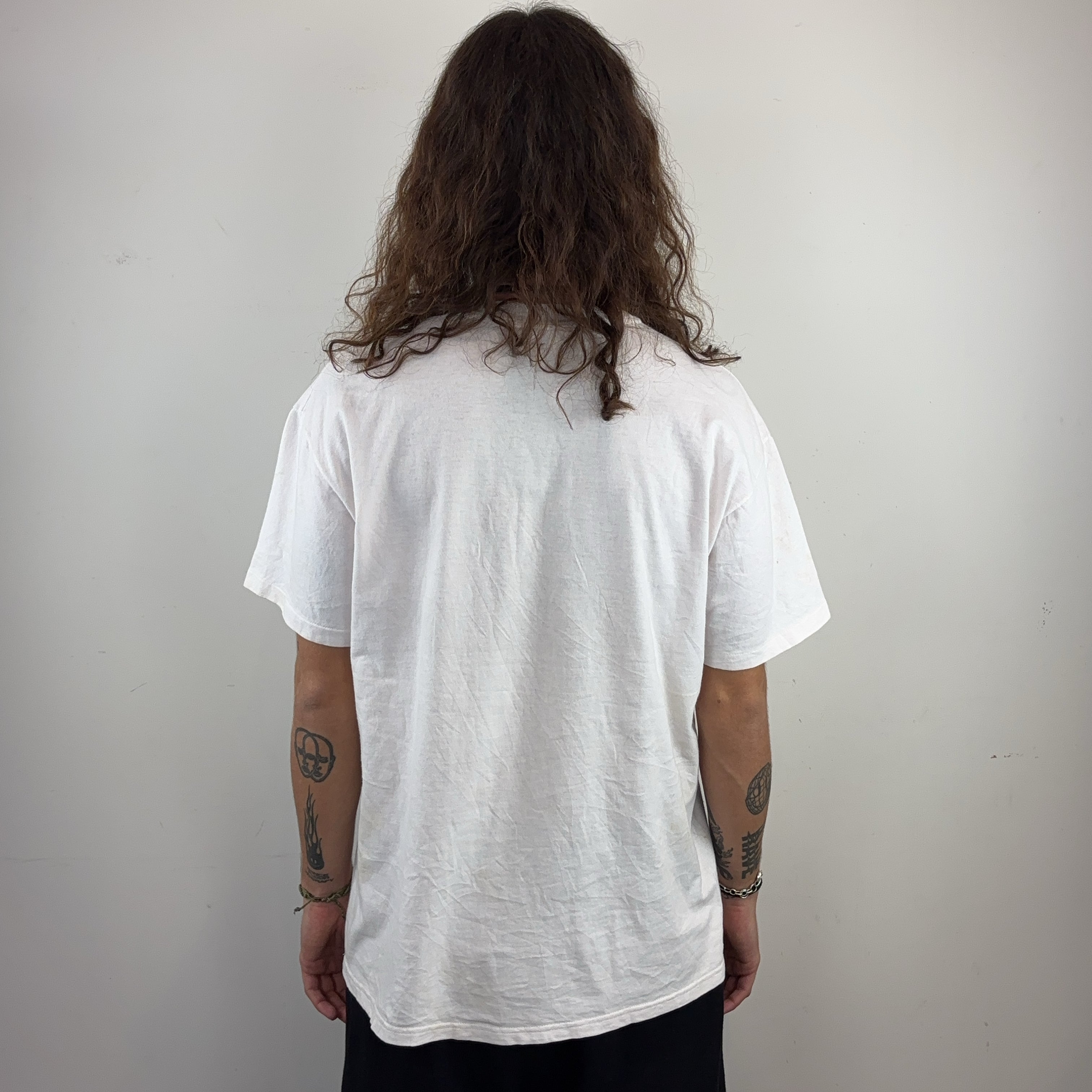 GRAPHIC WHITE TEE - MEDIUM
