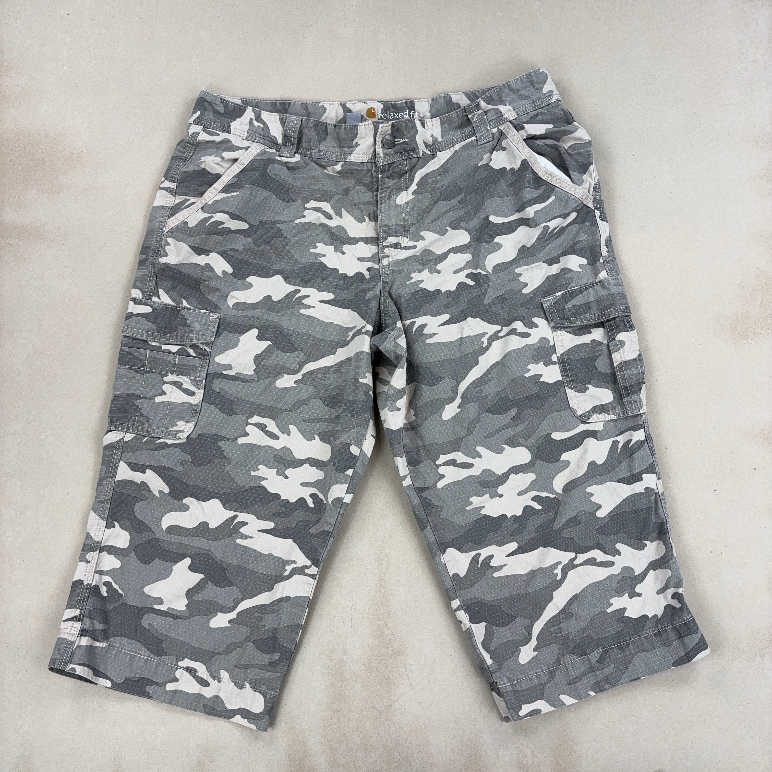 CARHARTT CAMO CARGO SHORTS - X LARGE