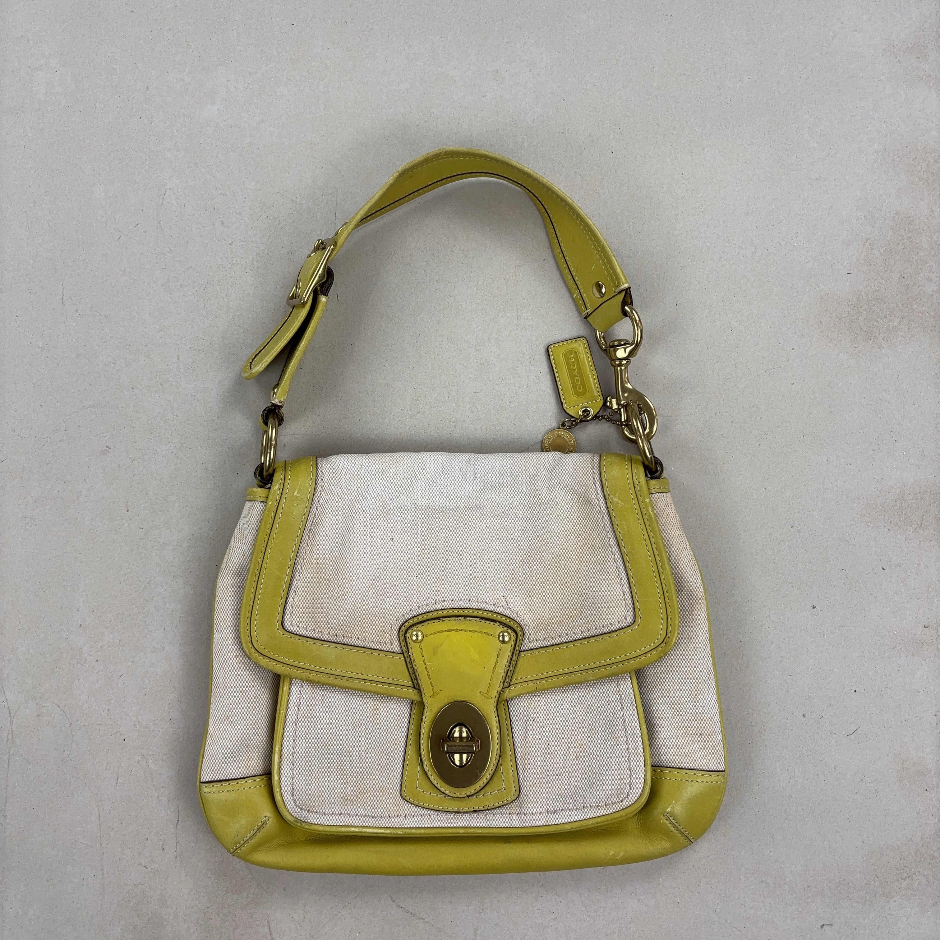 COACH HANDBAG - MEDIUM