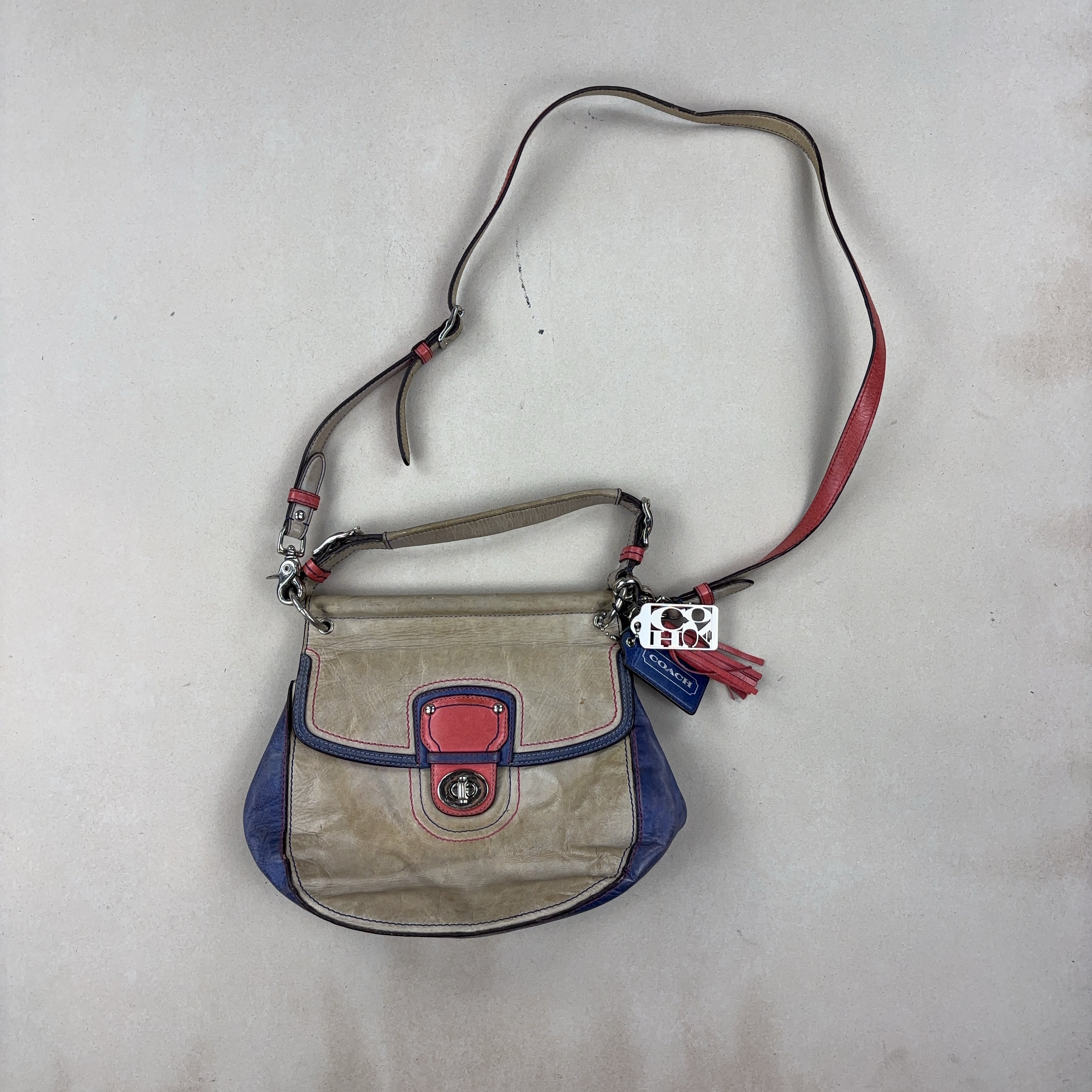 COACH HANDBAG - MEDIUM