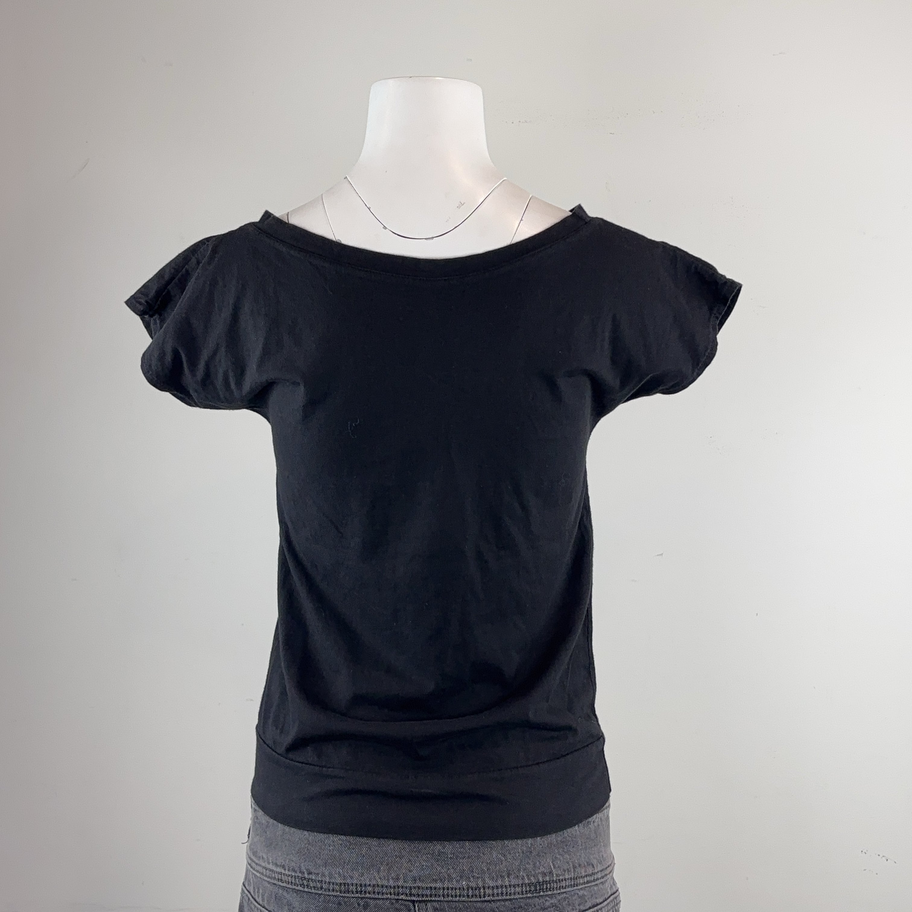 BLACK TEE - SMALL