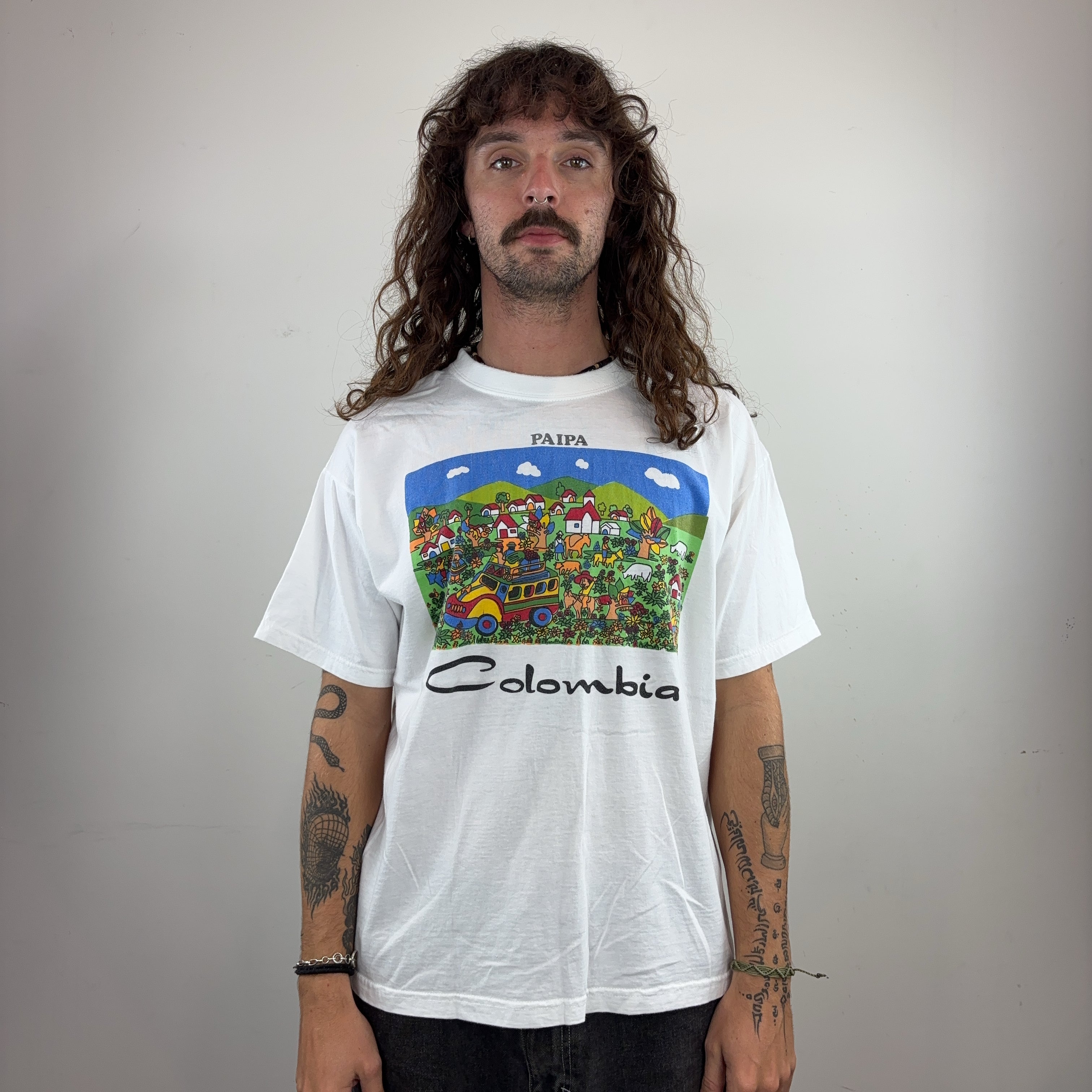 GRAPHIC WHITE TEE - MEDIUM