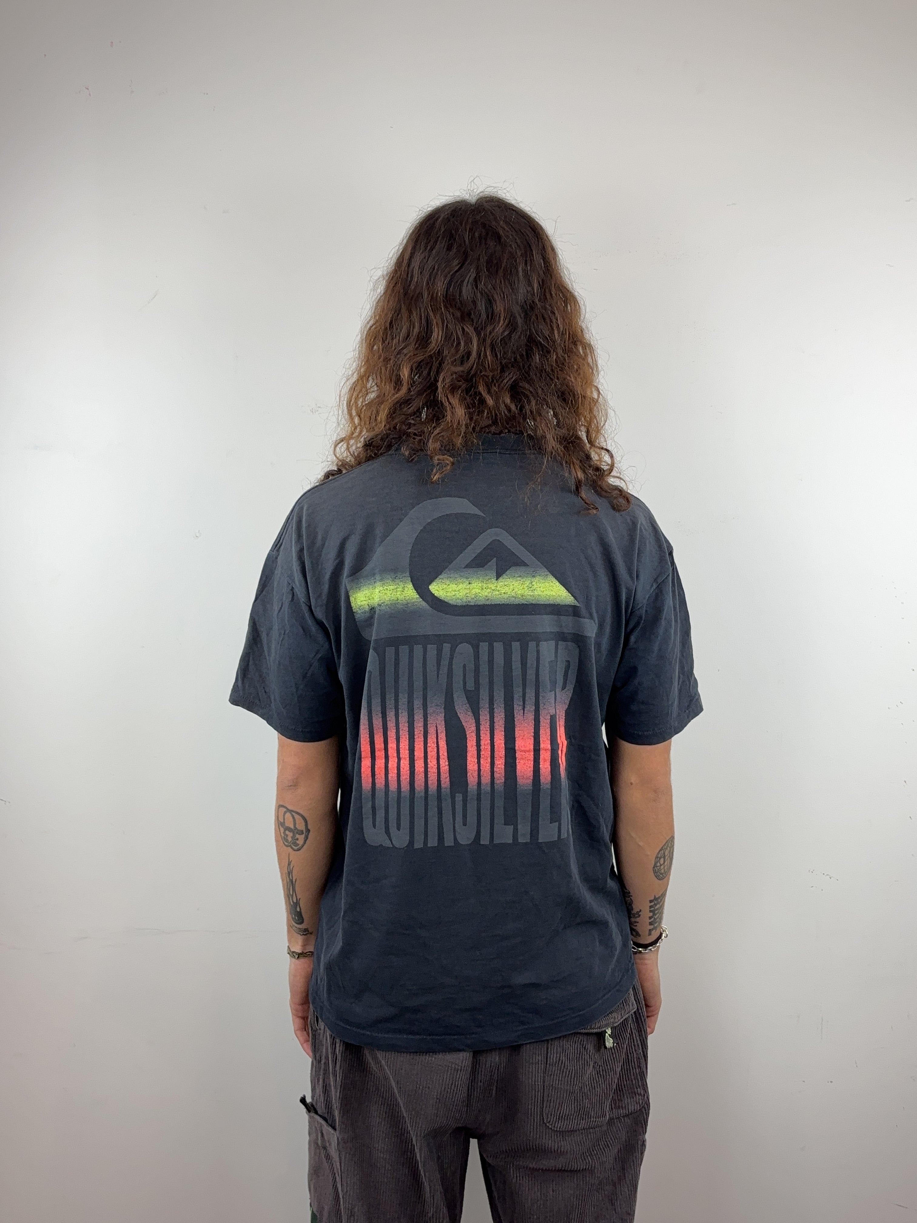 QUIKSILVER TEE - MEDIUM