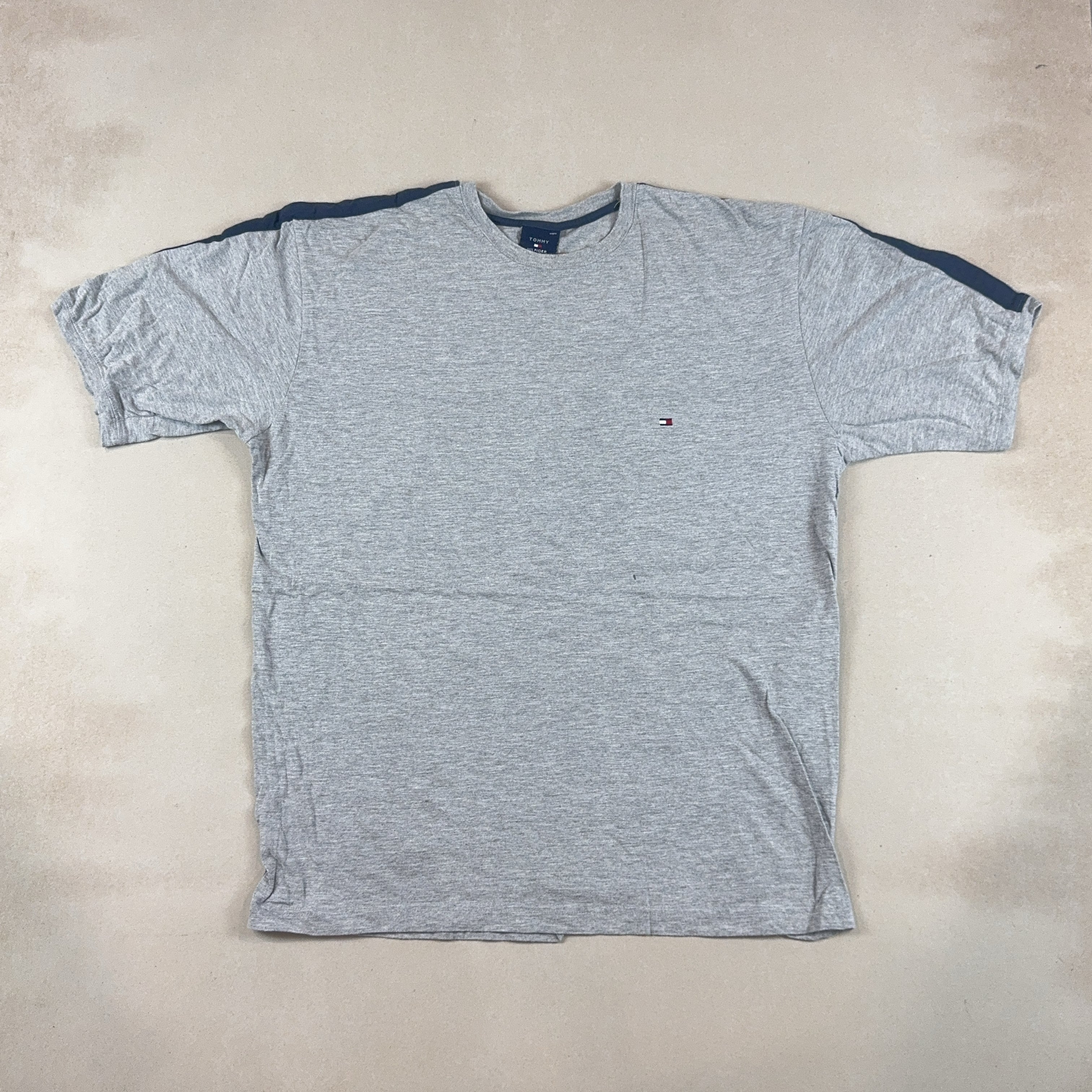 TOMMY HILFIGER TEE - X LARGE