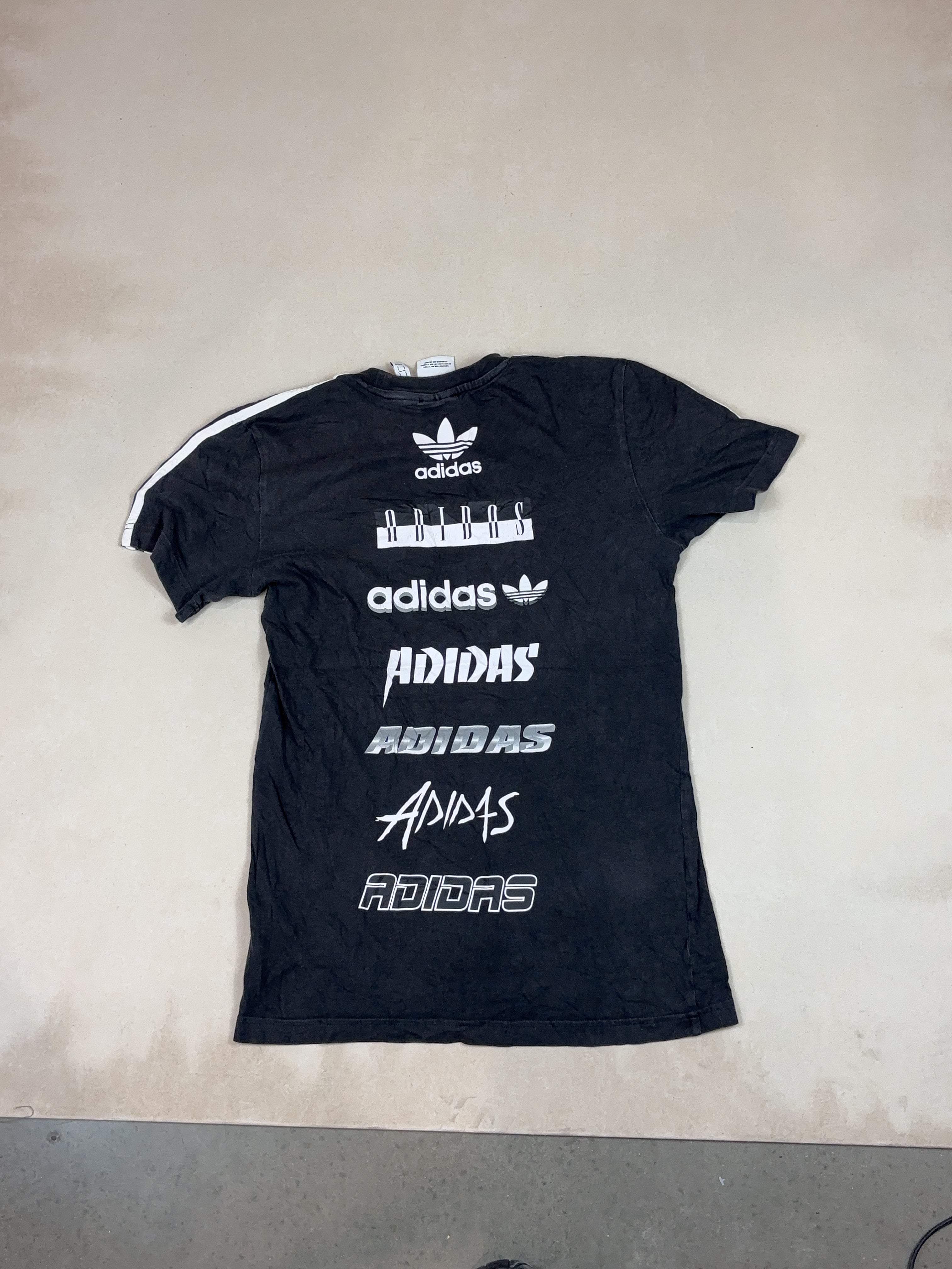 ADIDAS TEE - SMALL