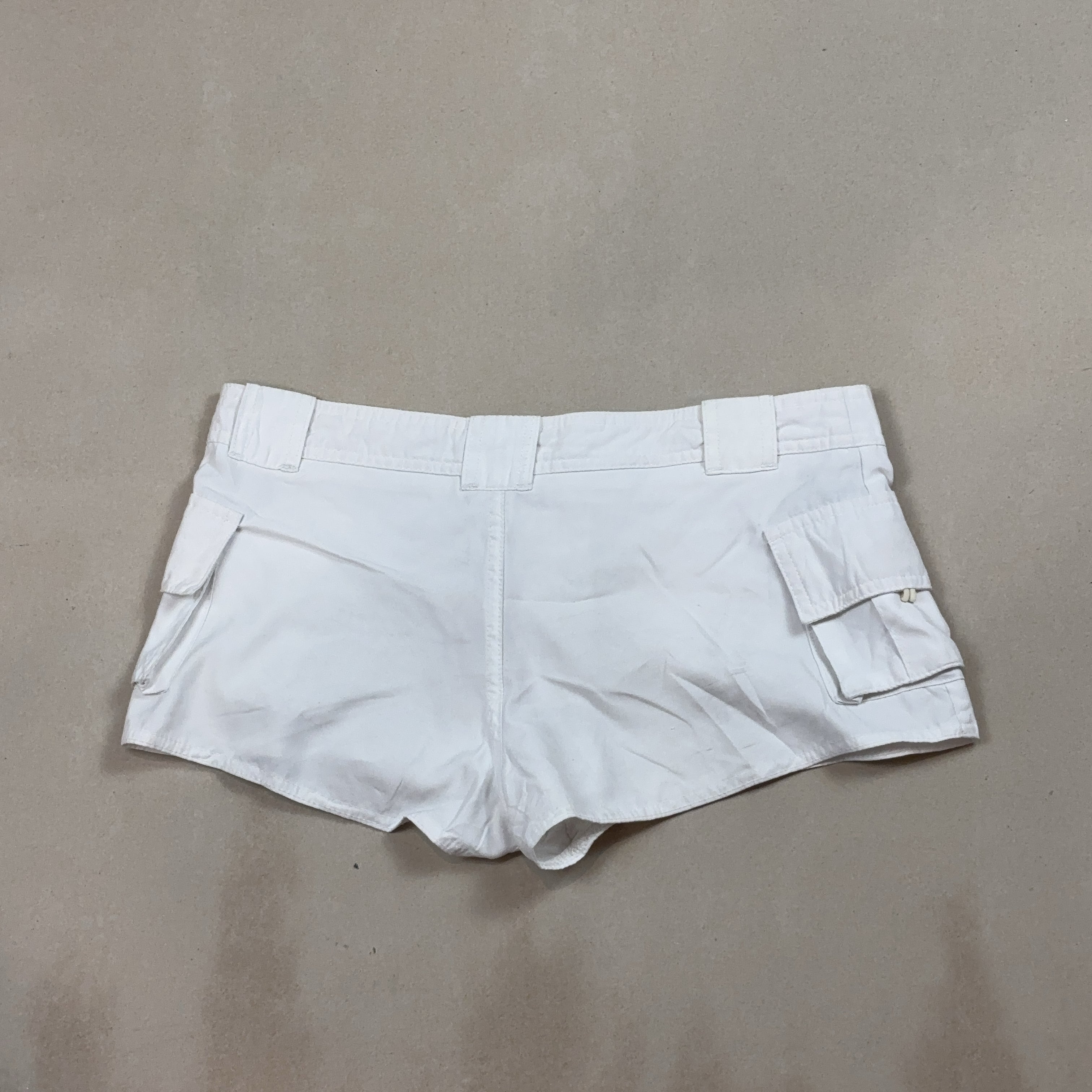 VINTAGE WHITE SHORTS - MEDIUM