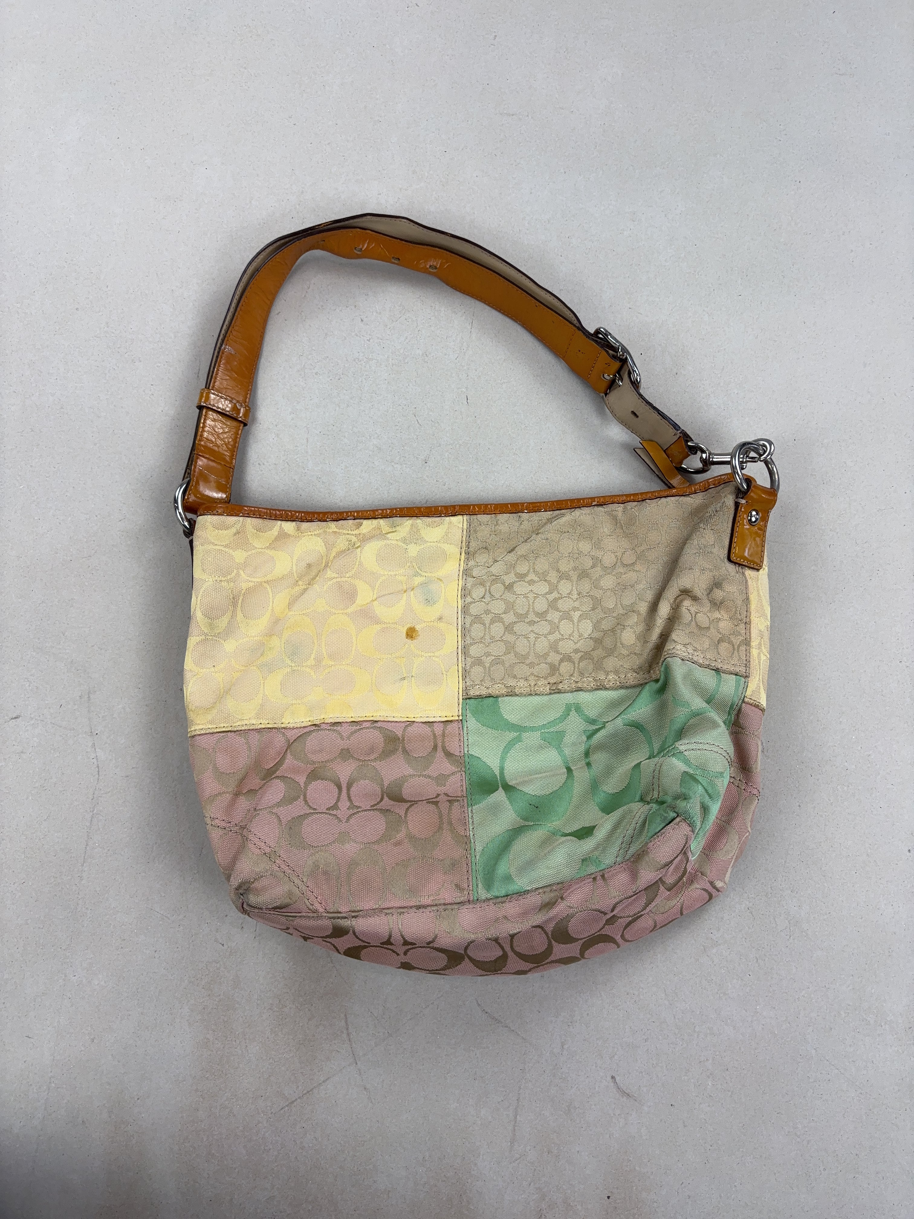 COACH HANDBAG - MEDIUM