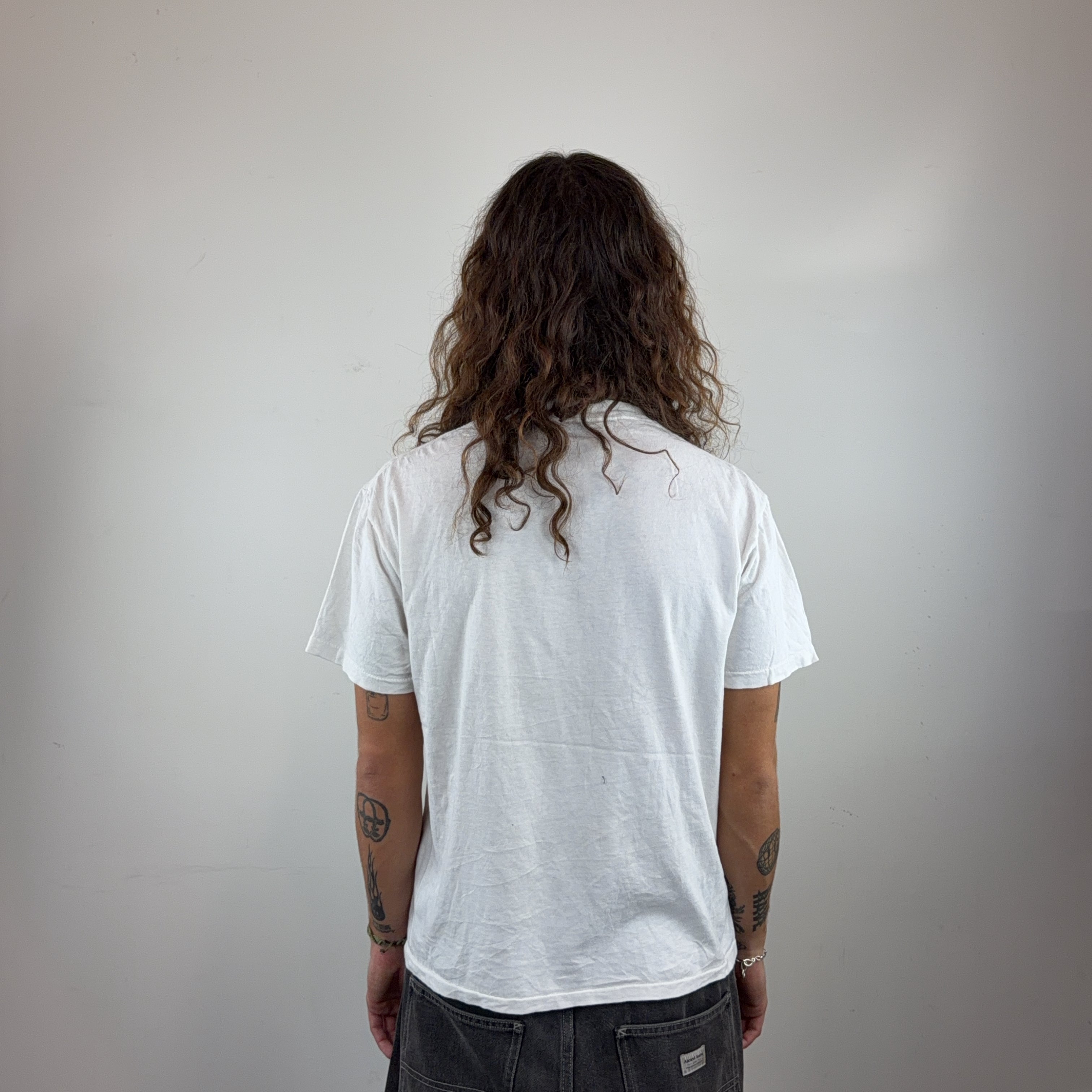GRAPHIC WHITE TEE - MEDIUM