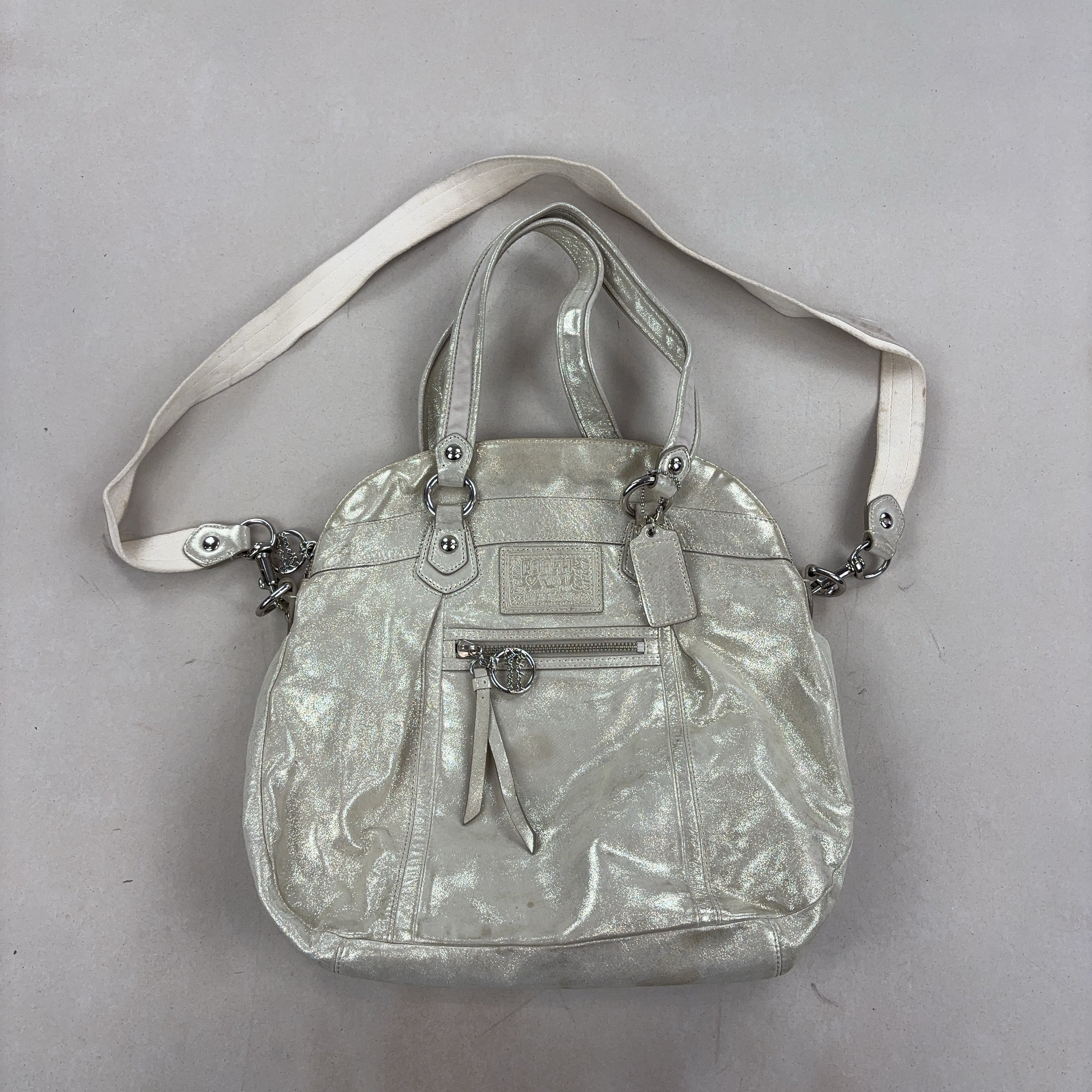 COACH HANDBAG - MEDIUM