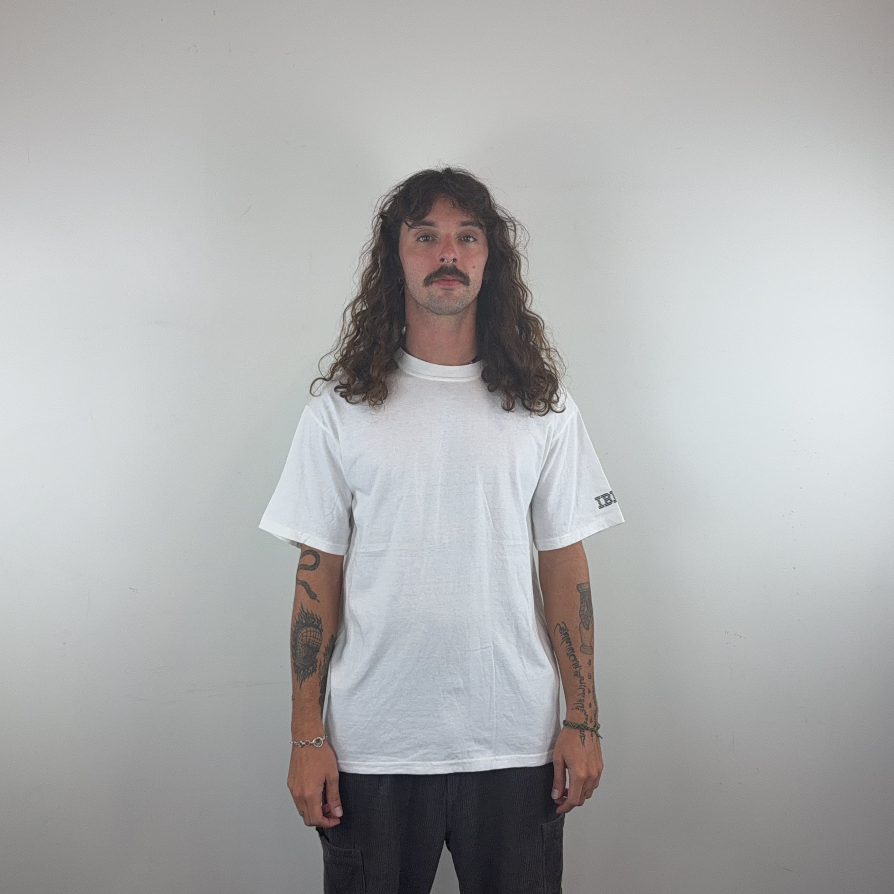 GRAPHIC VINTAGE TEE - LARGE