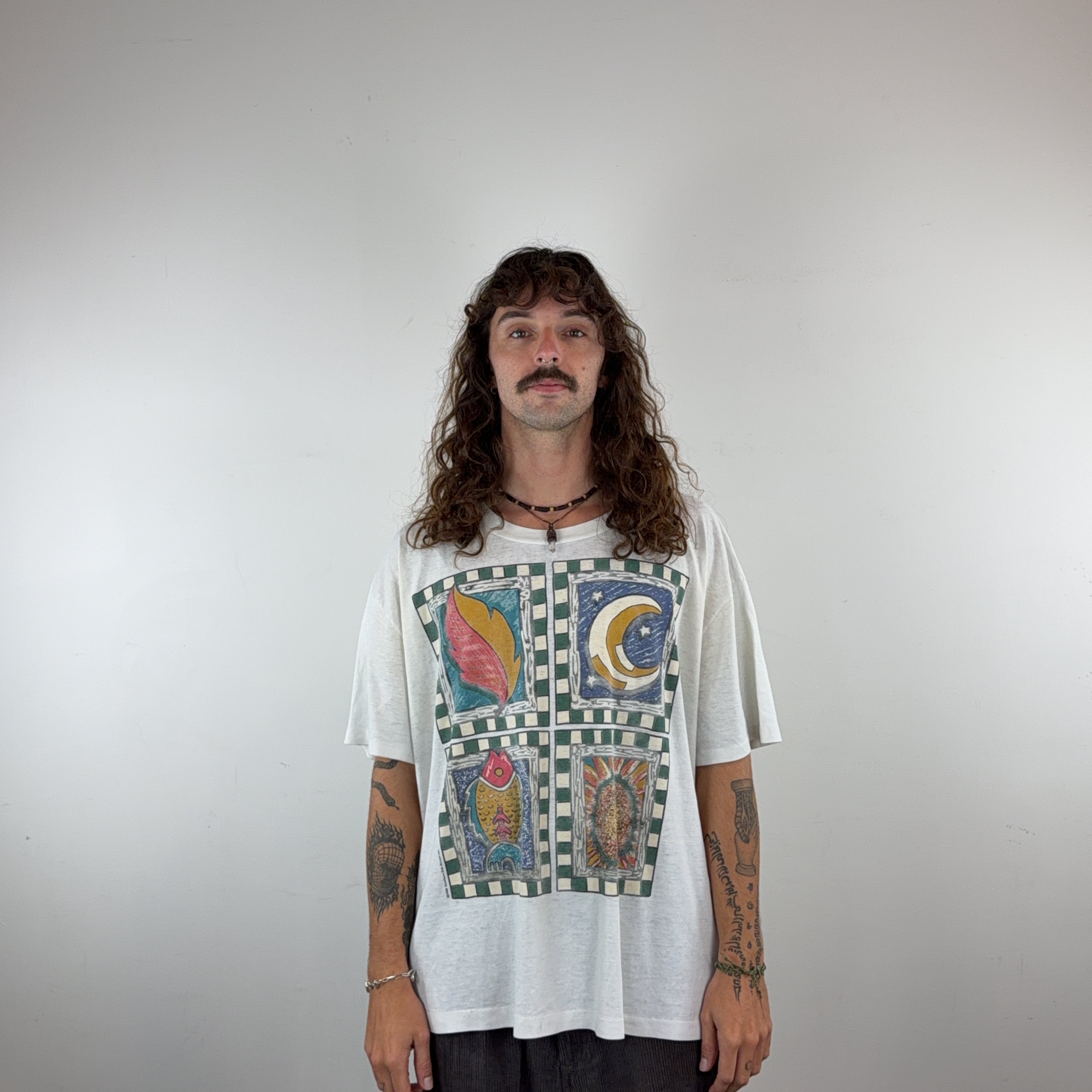 GRAPHIC VINTAGE TEE - LARGE