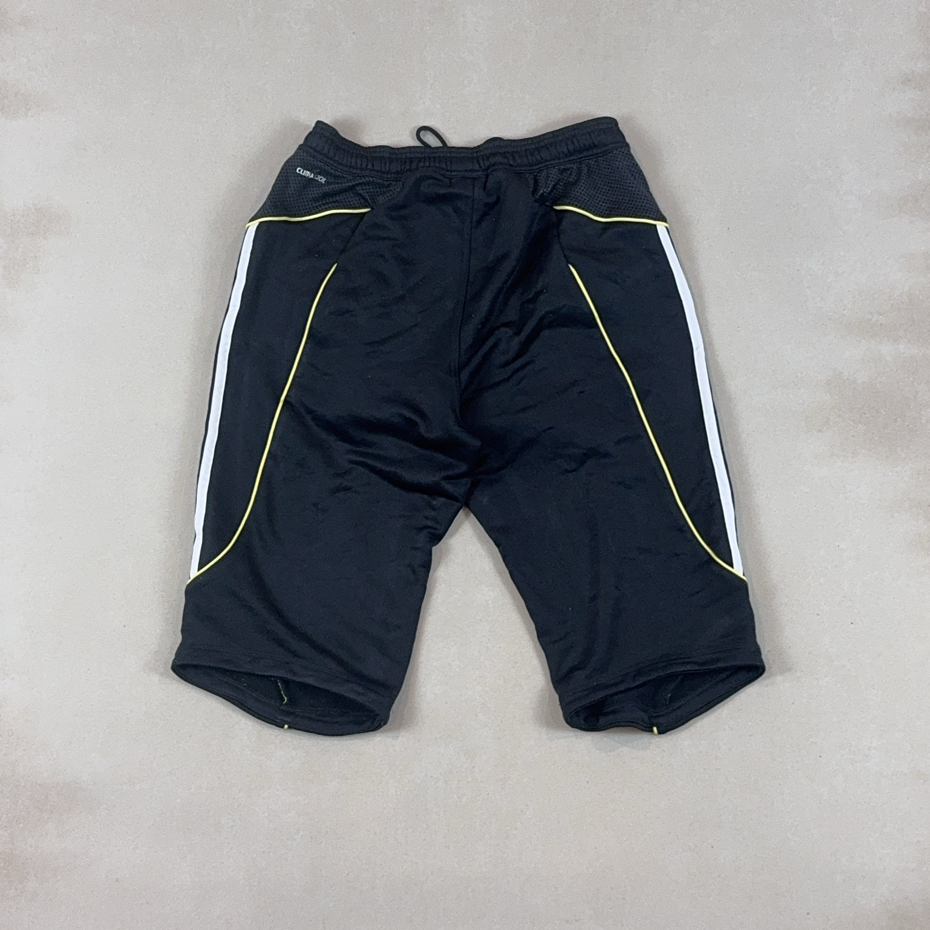 ADIDAS SHORTS - MEDIUM