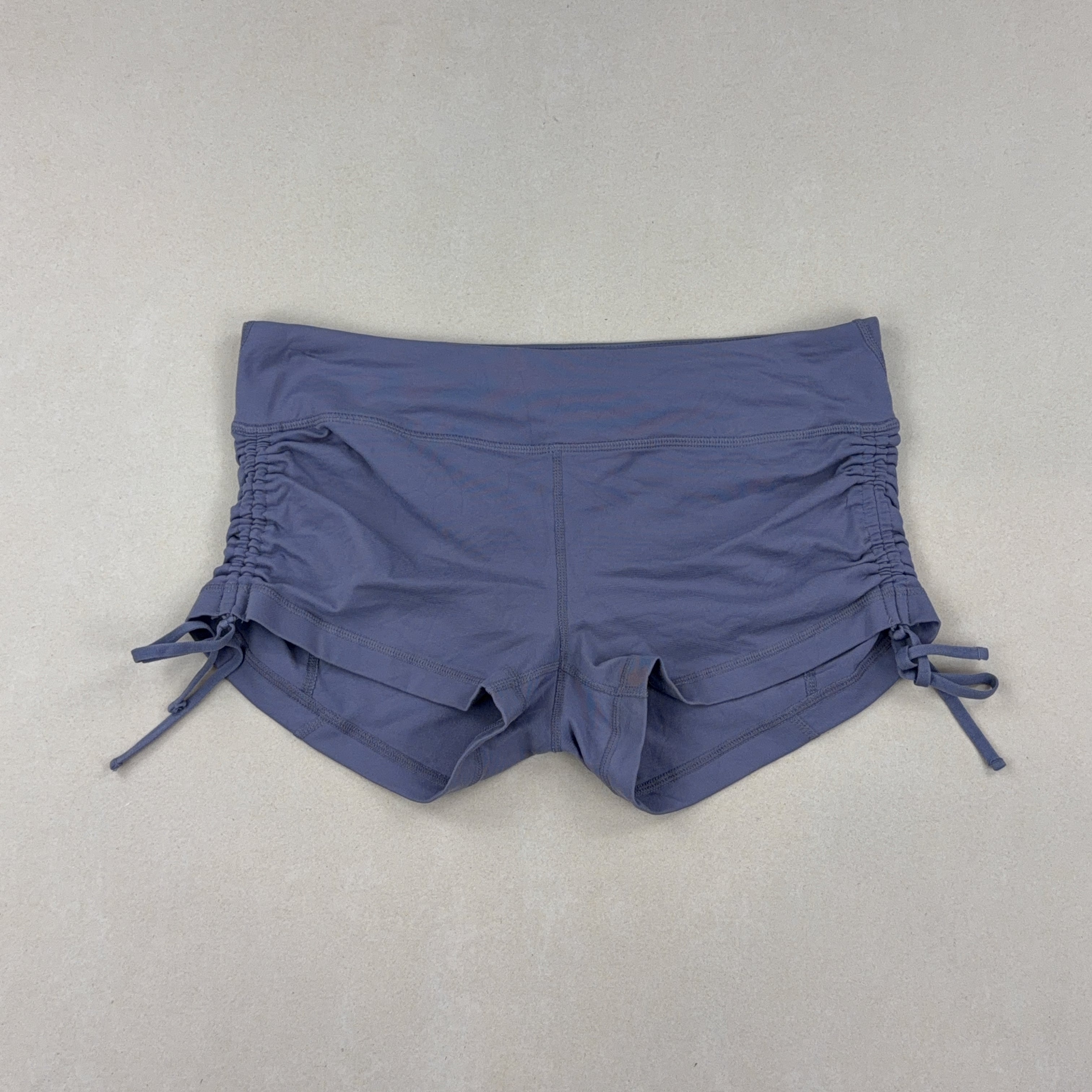 VINTAGE SHORTS - MEDIUM