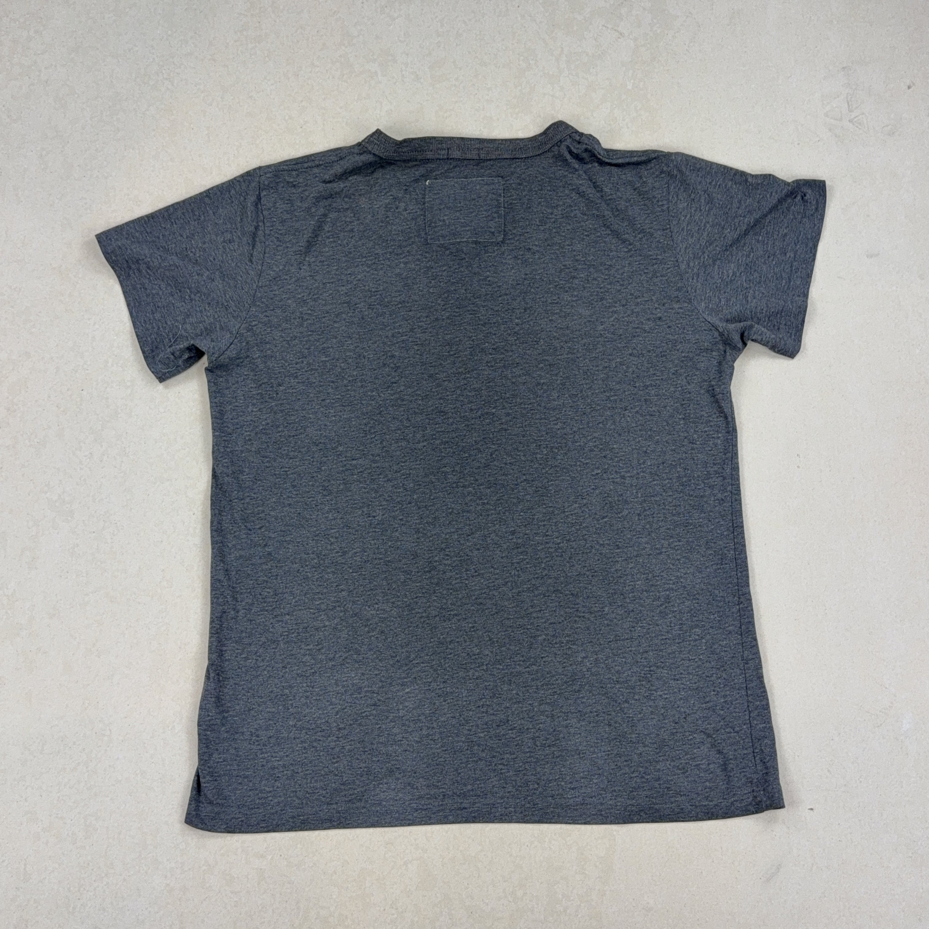 ABERCROMBIE & FITCH TEE - LARGE