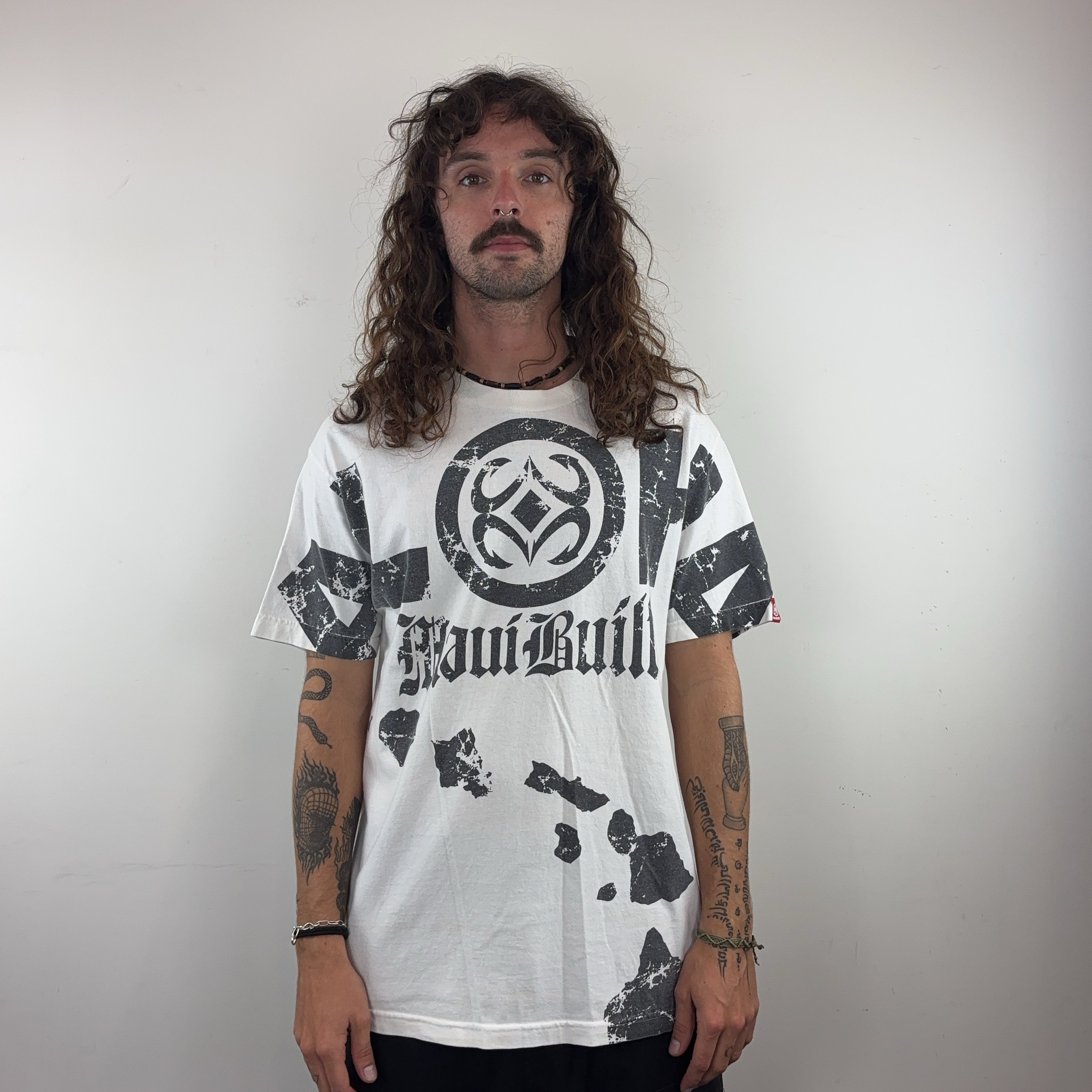 MAUI BUILT TEE - MEDIUM