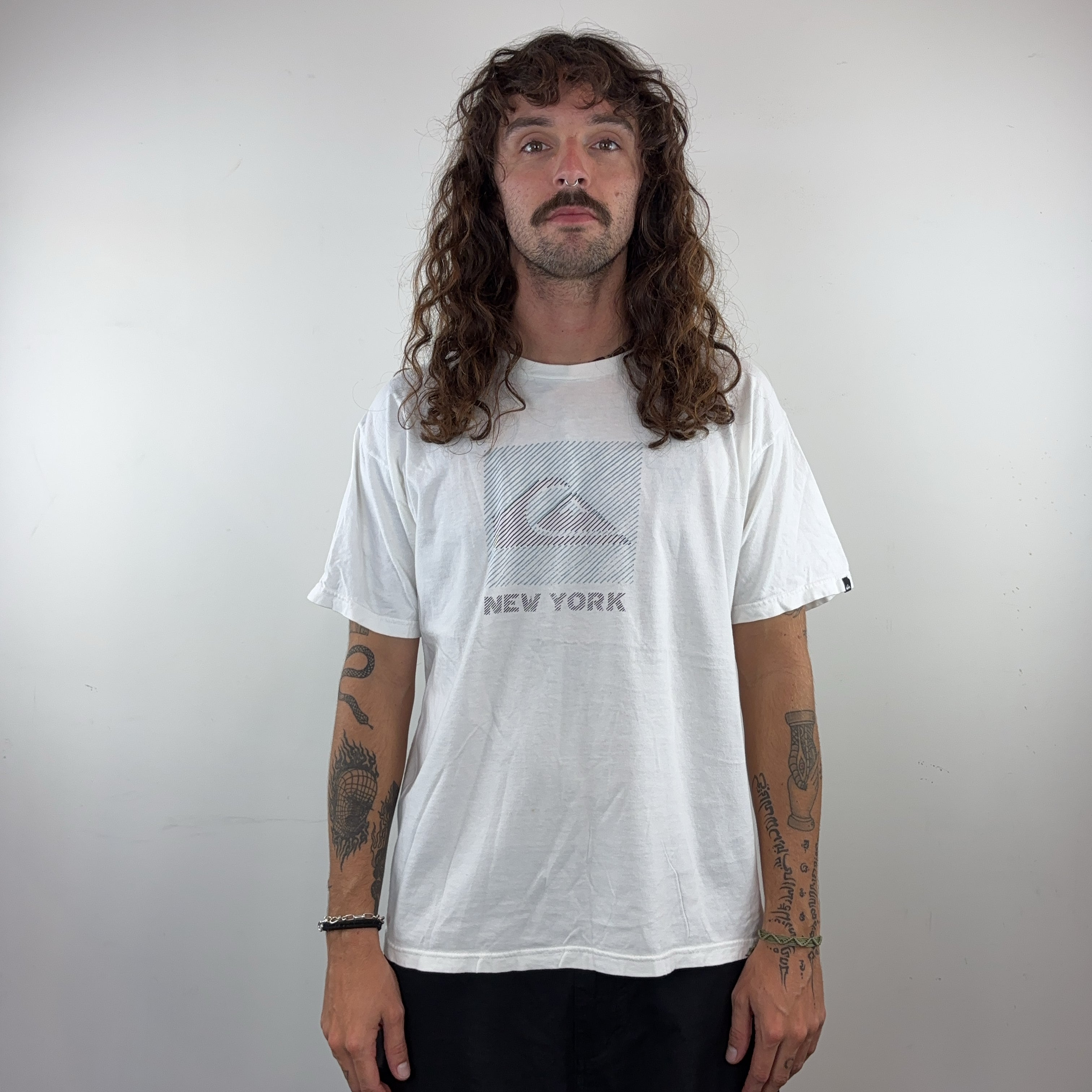 QUIKSILVER 'NEW YORK' TEE - MEDIUM