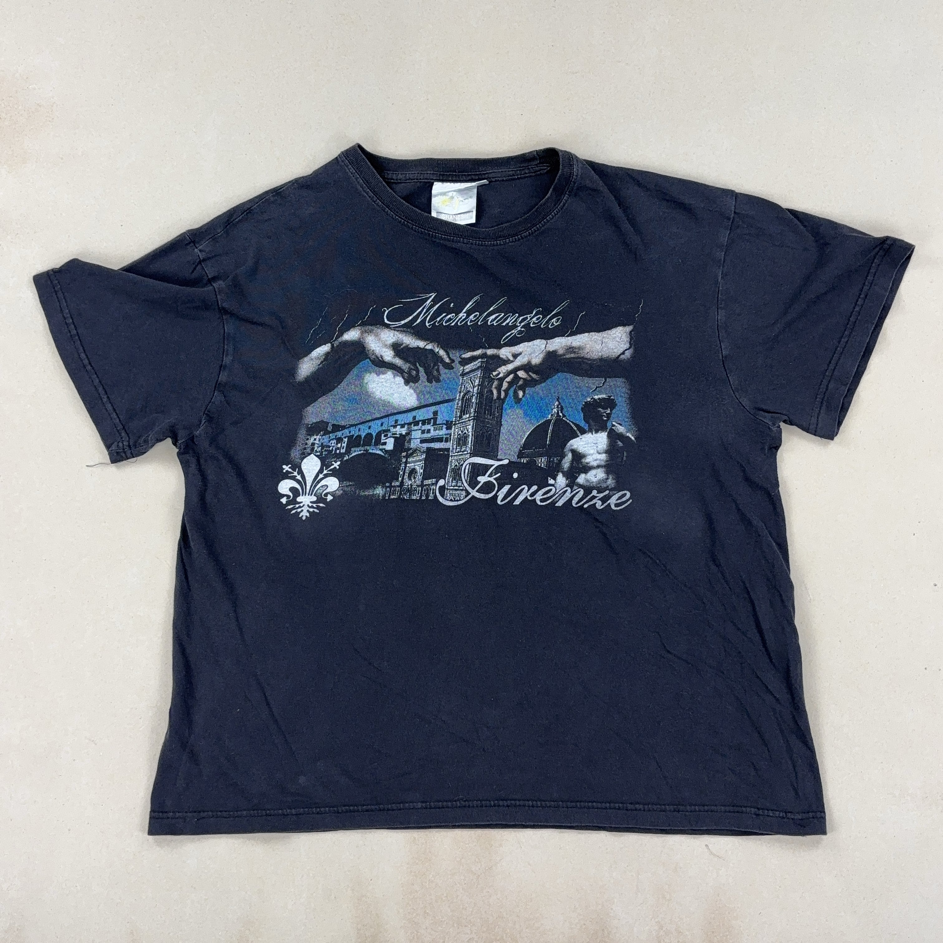 GRAPHIC TEE - MEDIUM