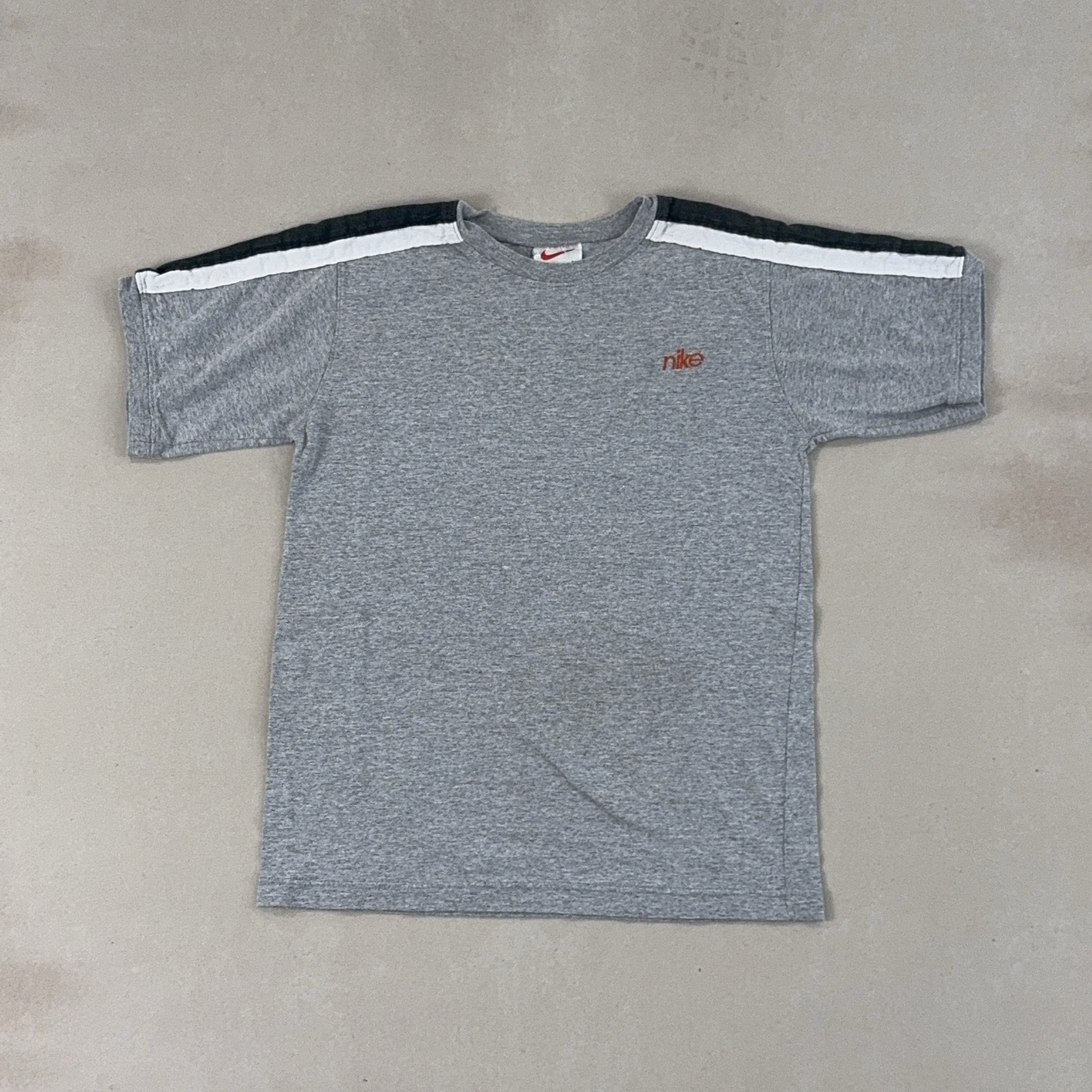 NIKE GREY TEE - SMALL