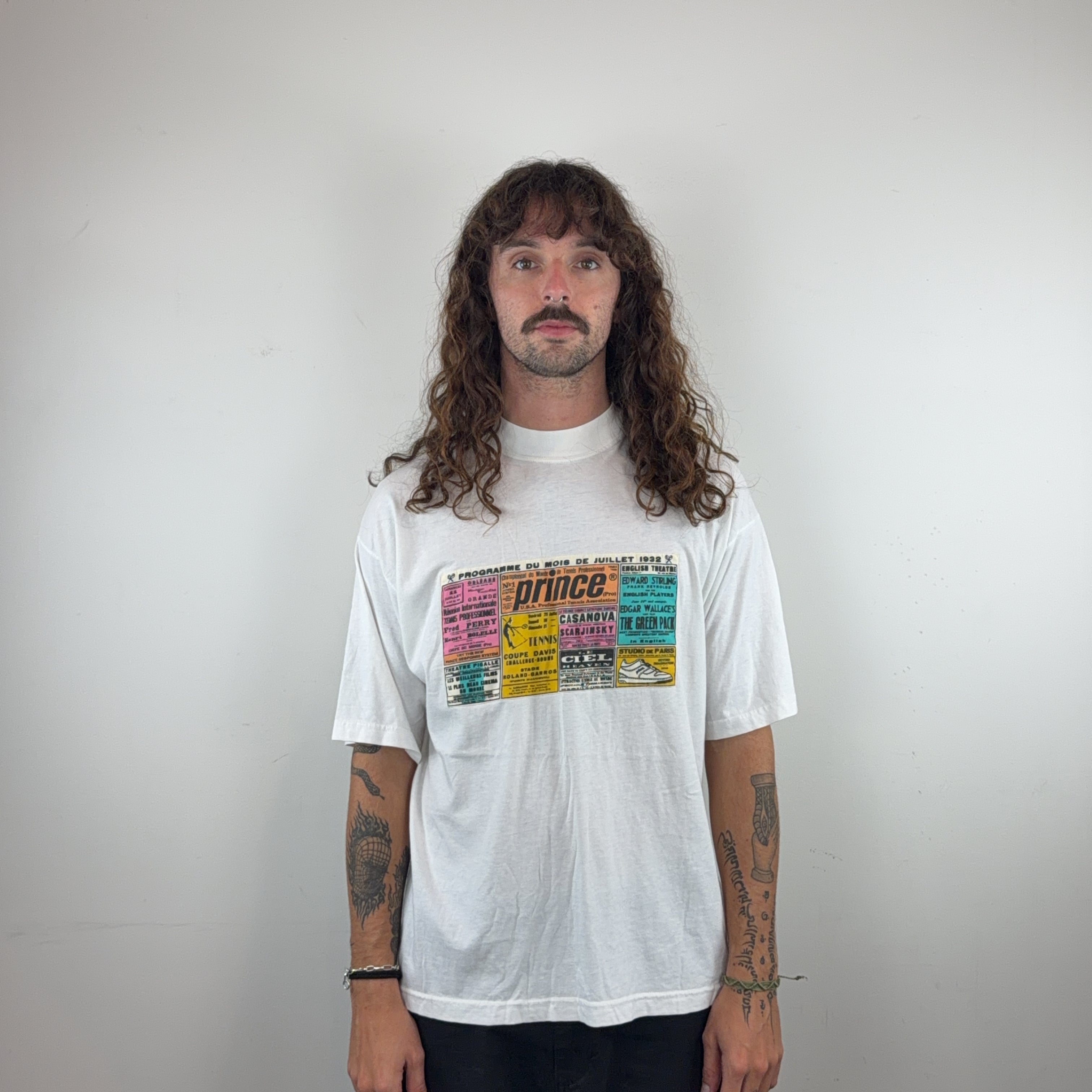 GRAPHIC WHITE TEE - MEDIUM