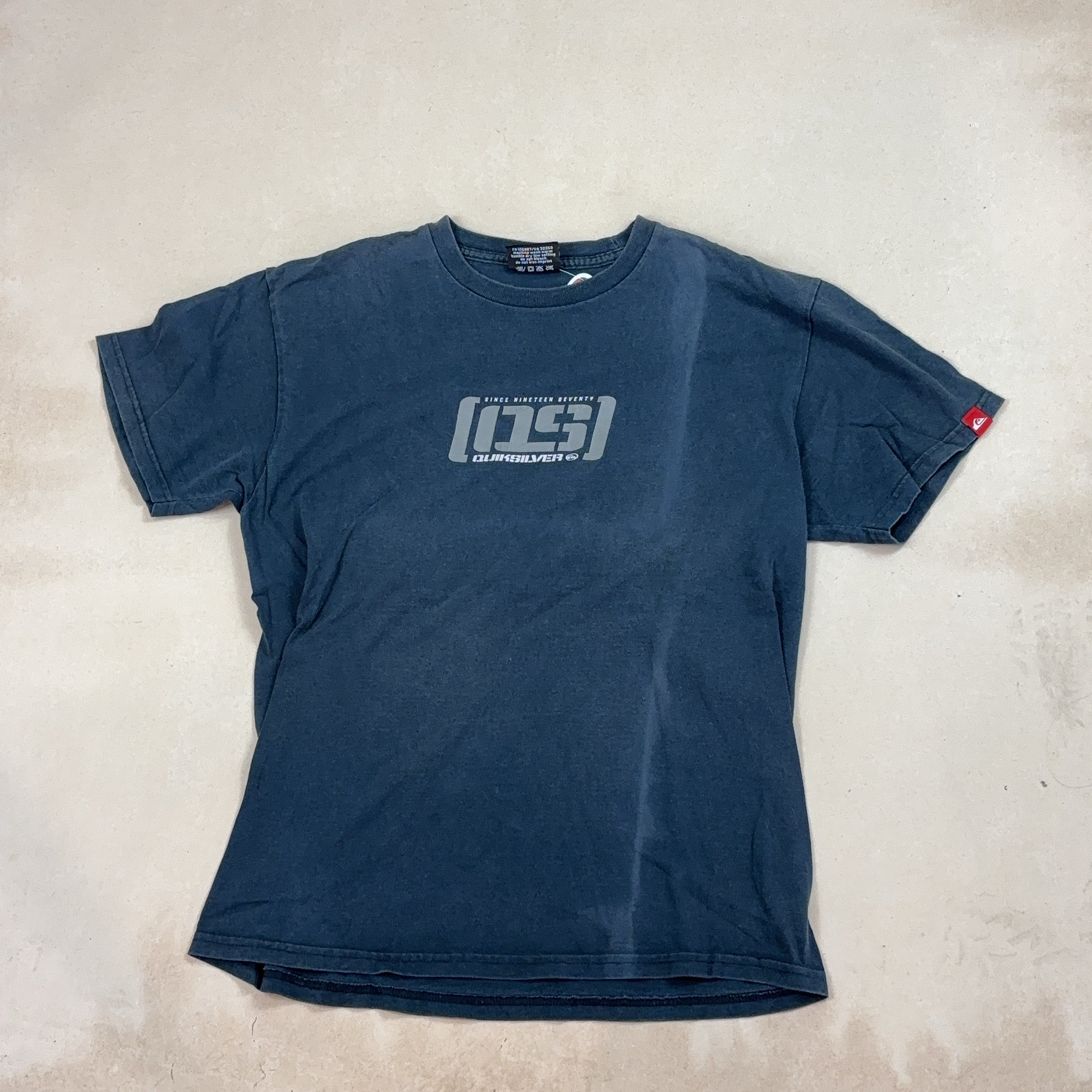 QUIKSILVER TEE - MEDIUM
