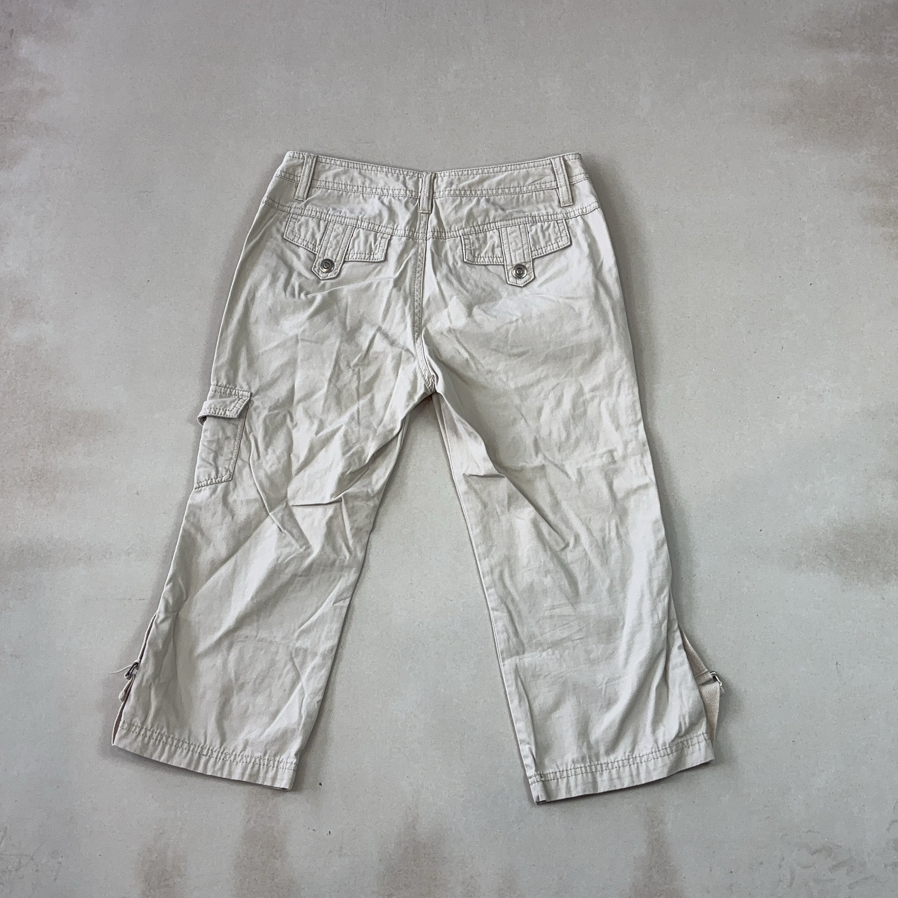 BEIGE CARGO CAPRIS - MEDIUM